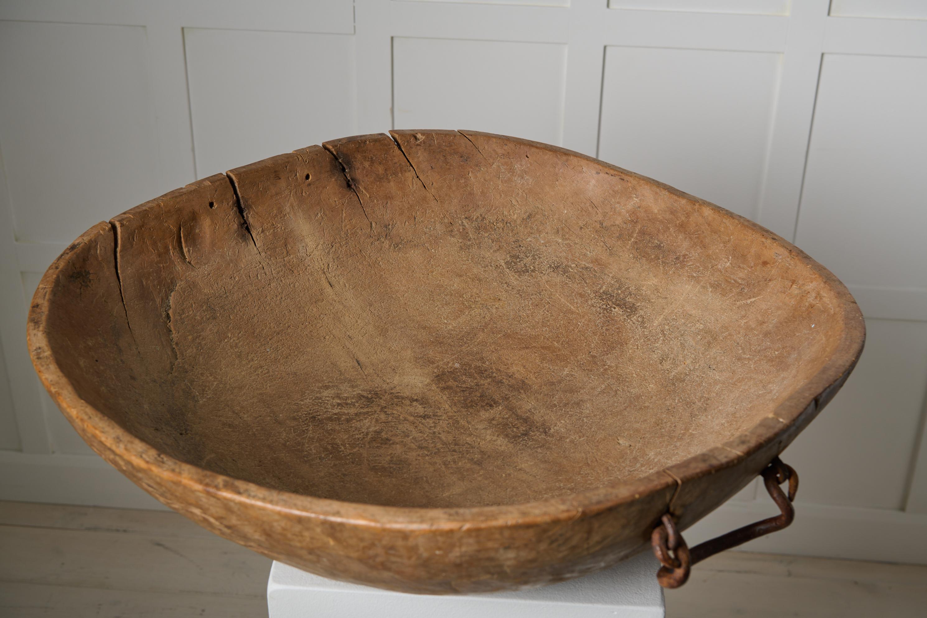 XVIII secolo Very Unusual Large Northern Swedish Wooden Bowl in Birch Root from the Mid 1700s in vendita