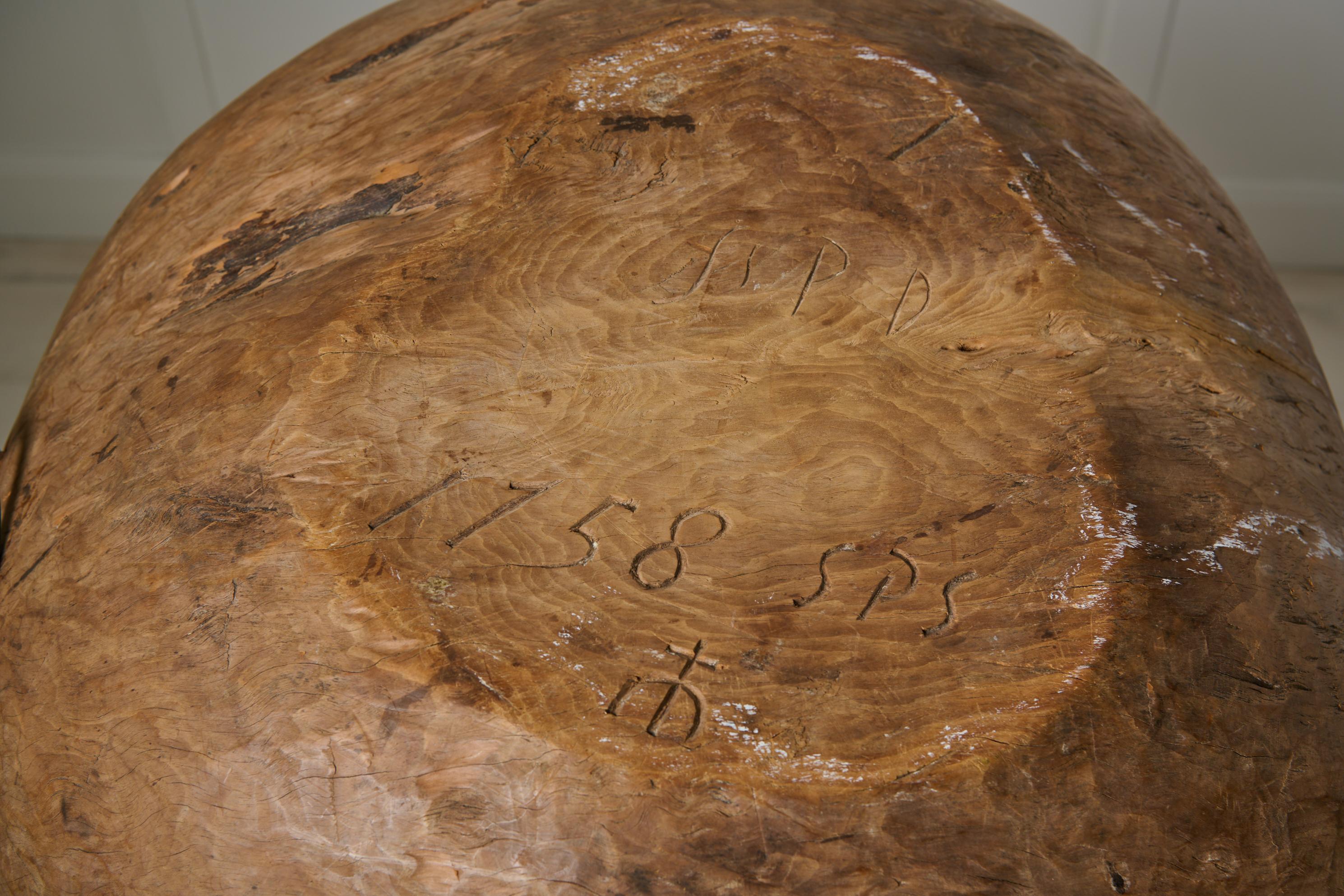 Betulla Very Unusual Large Northern Swedish Wooden Bowl in Birch Root from the Mid 1700s in vendita