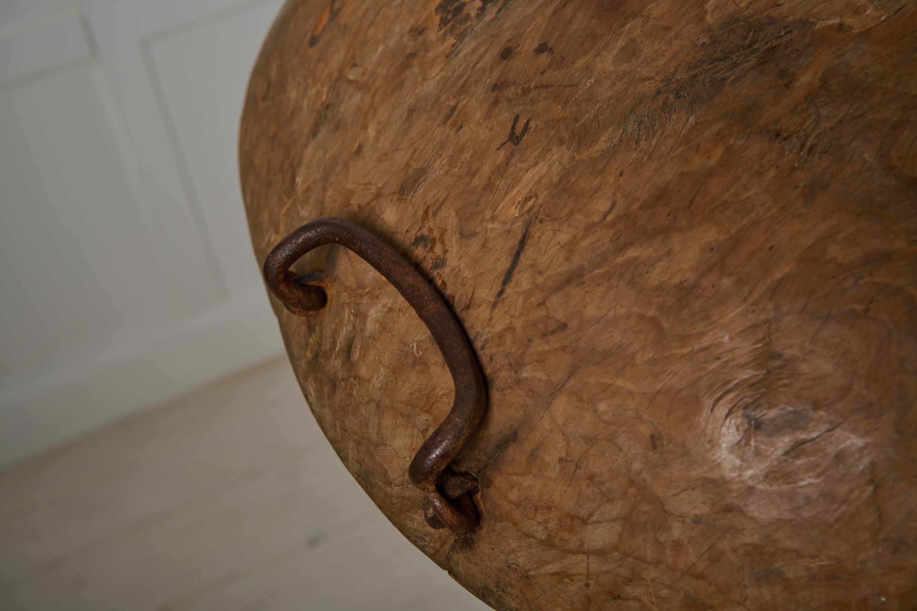 Very Unusual Large Northern Swedish Wooden Bowl in Birch Root from the Mid 1700s in vendita 1