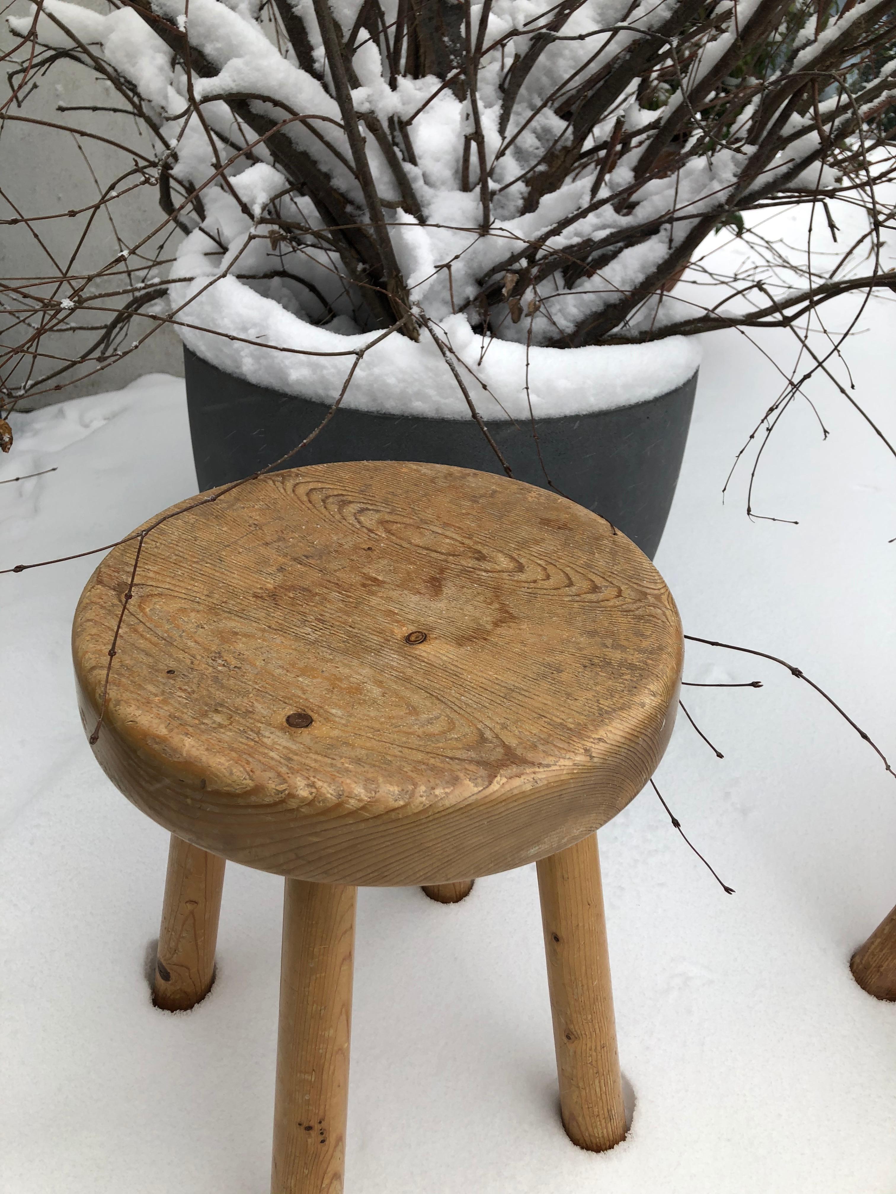 Ensemble très rare de tabourets Charlotte Perriand à 4 pieds en vente 5