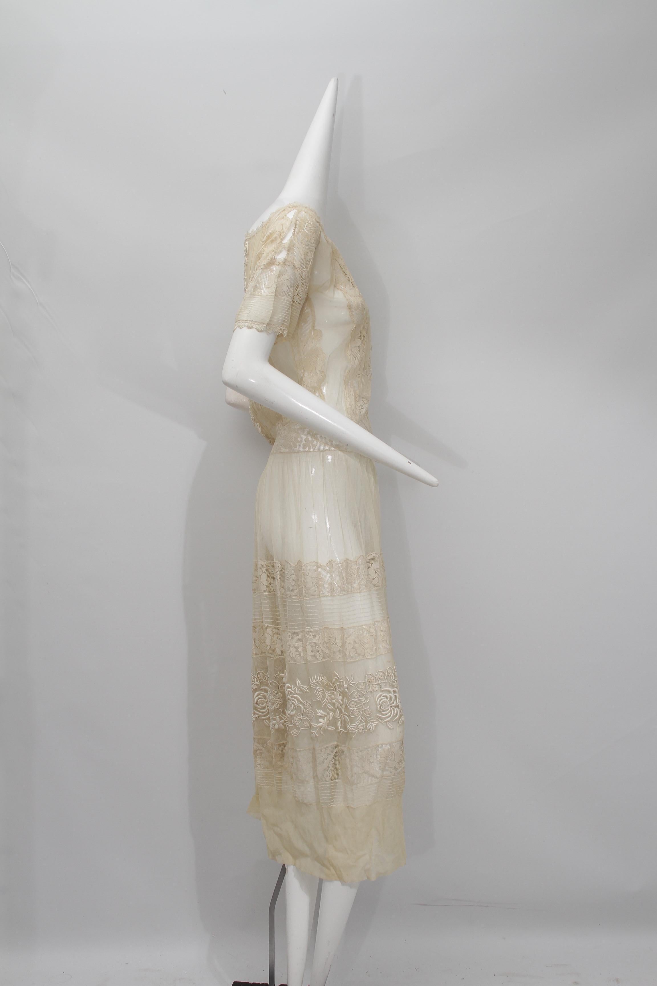 Very Vintage ecru lace and embroidered long sheer dress with short sleeves For Sale 7
