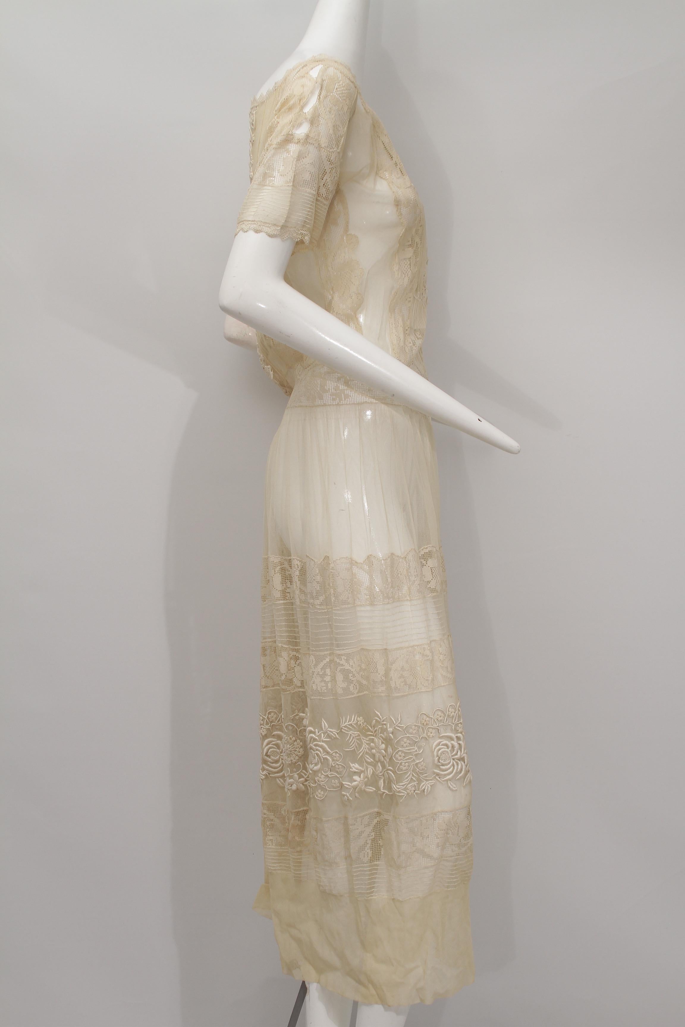 Very Vintage ecru lace and embroidered long sheer dress with short sleeves For Sale 8