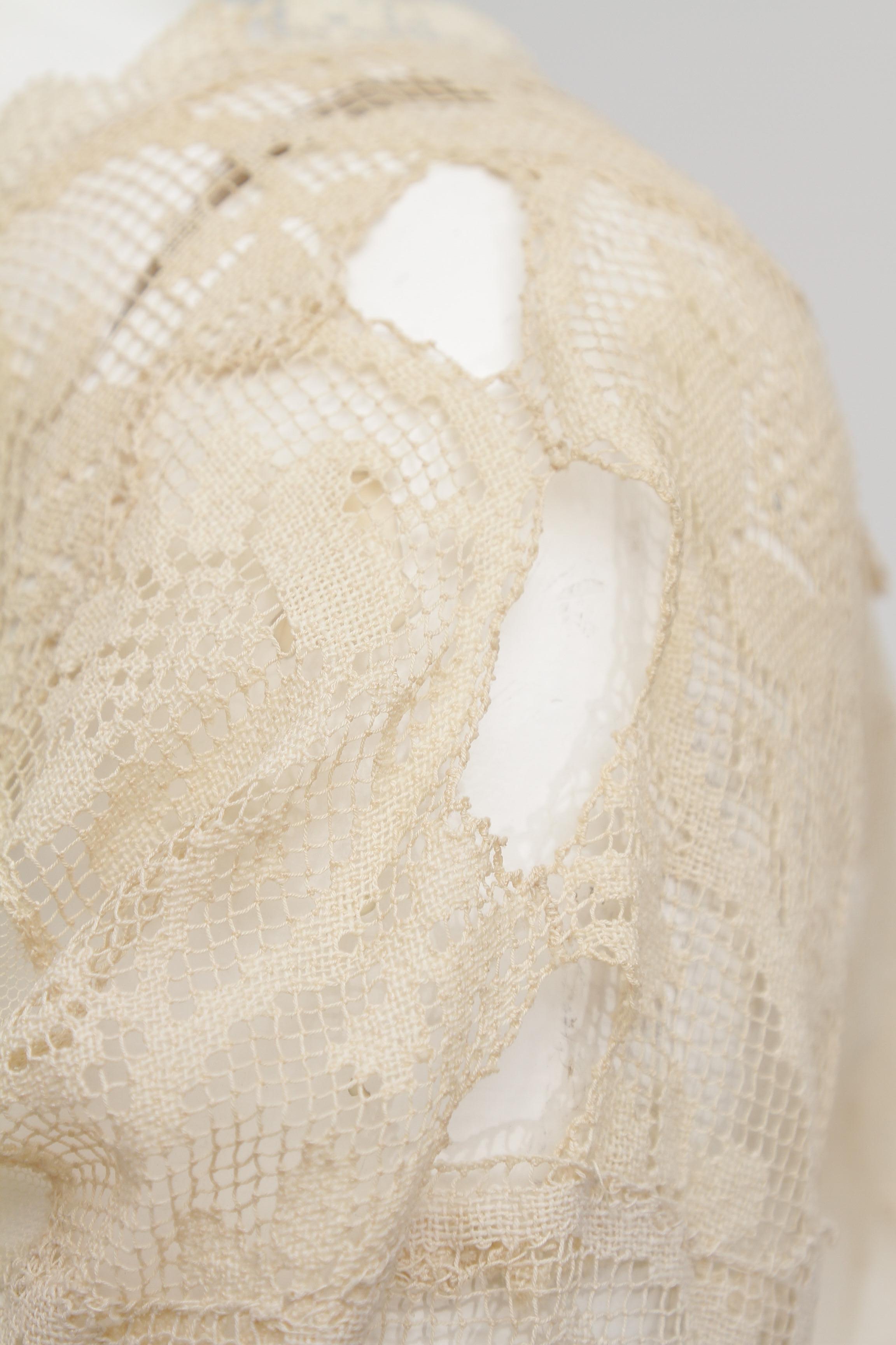 Very Vintage ecru lace and embroidered long sheer dress with short sleeves For Sale 11