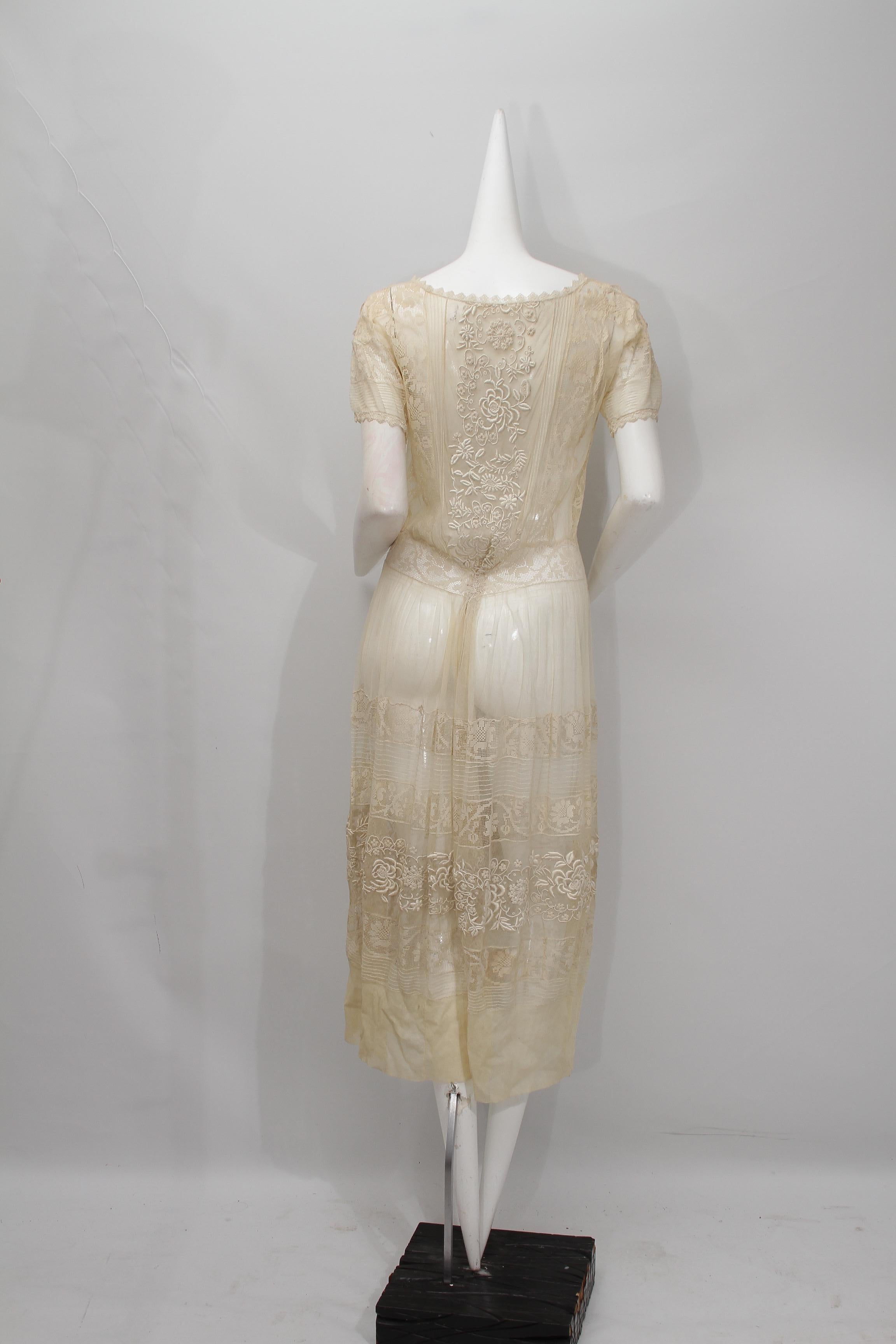 Very Vintage ecru lace and embroidered long sheer dress with short sleeves For Sale 12