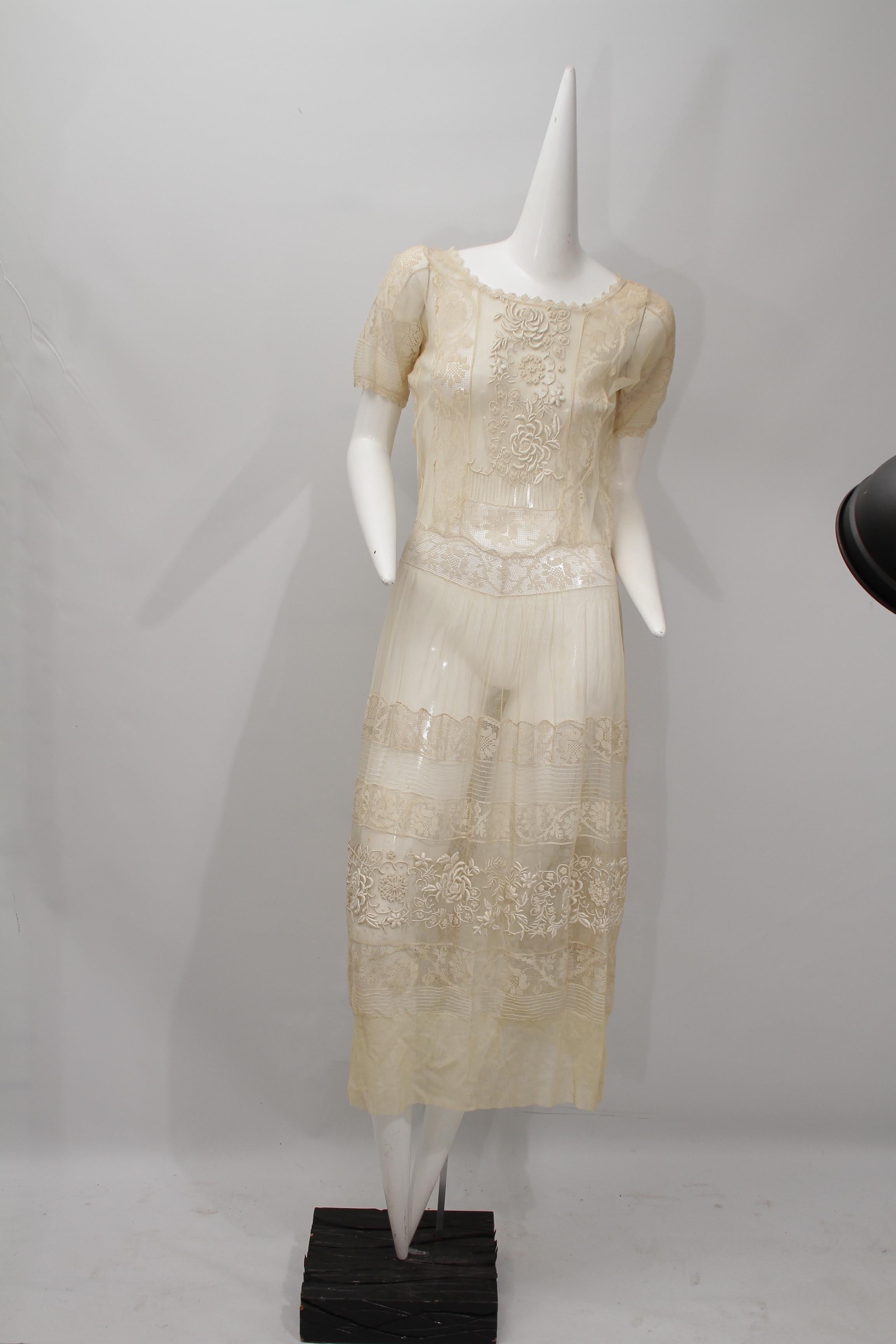 Brown Very Vintage ecru lace and embroidered long sheer dress with short sleeves For Sale