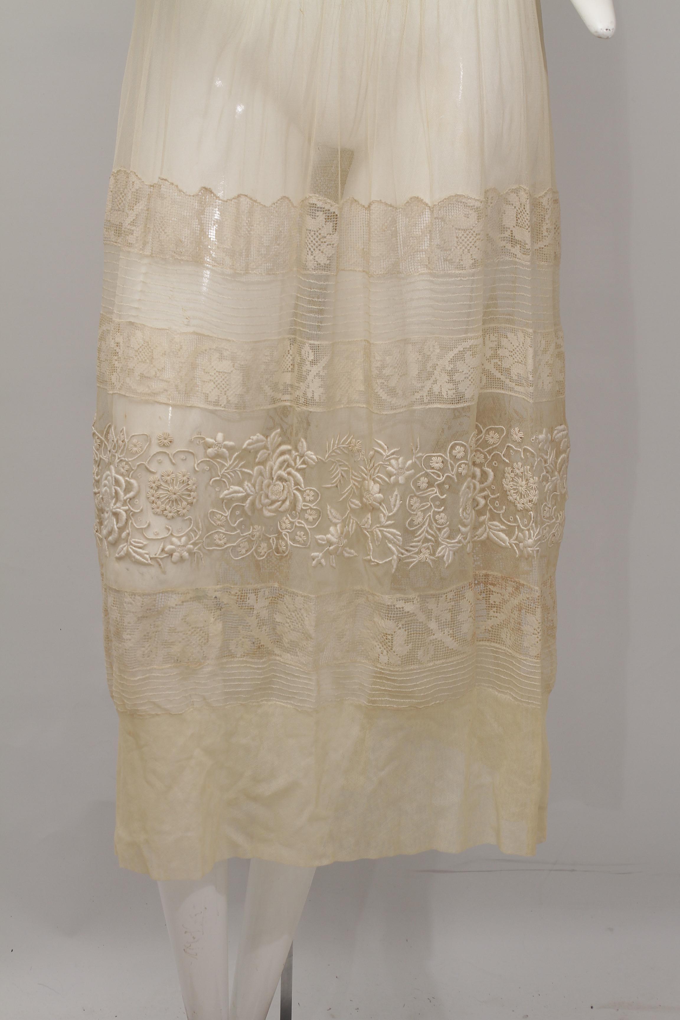 Very Vintage ecru lace and embroidered long sheer dress with short sleeves For Sale 1