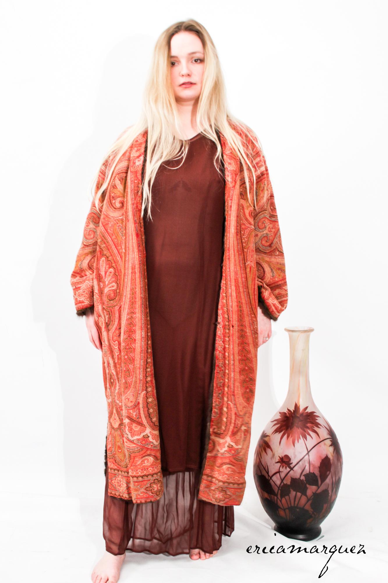 TRES VINTAGE, Manteau de fourrure vintage réversible avec revers en imprimé Paisley, années 1960 État moyen - En vente à Kingston, NY