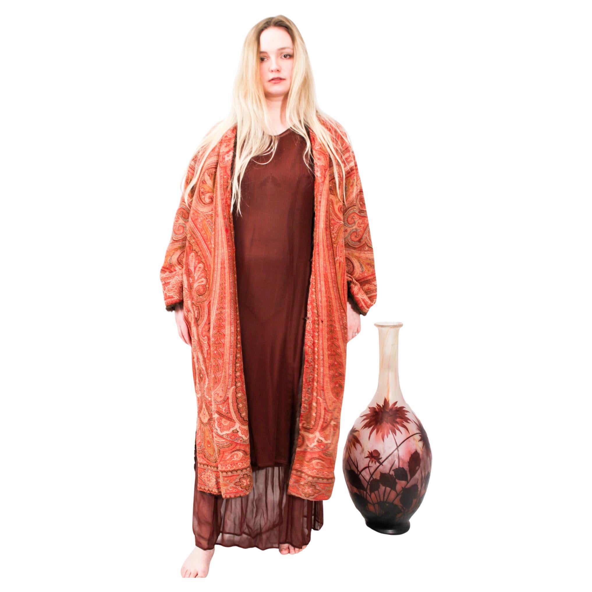 TRES VINTAGE, Manteau de fourrure vintage réversible avec revers en imprimé Paisley, années 1960