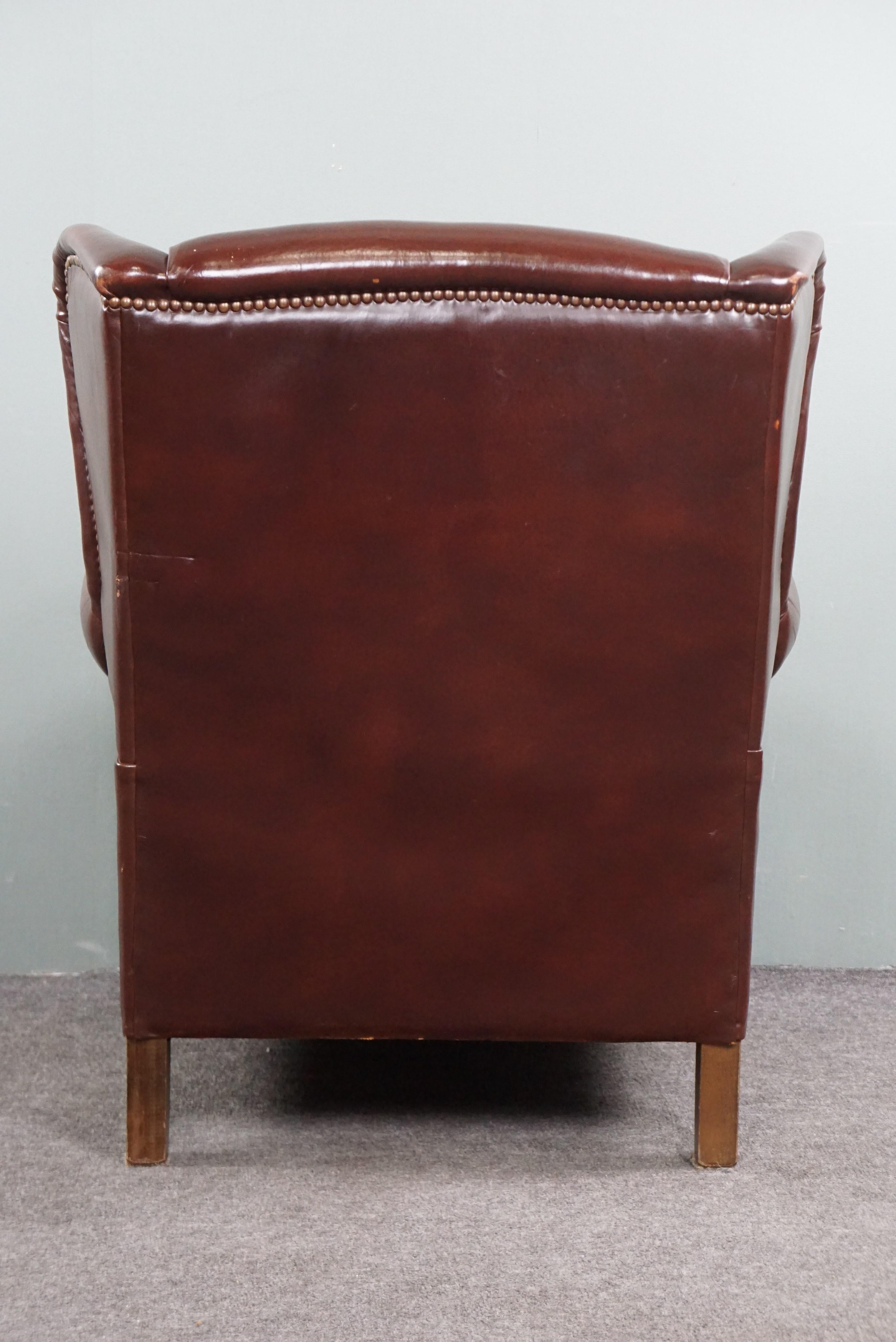 Very warm colored sheep leather wing chair  In Good Condition For Sale In Harderwijk, NL