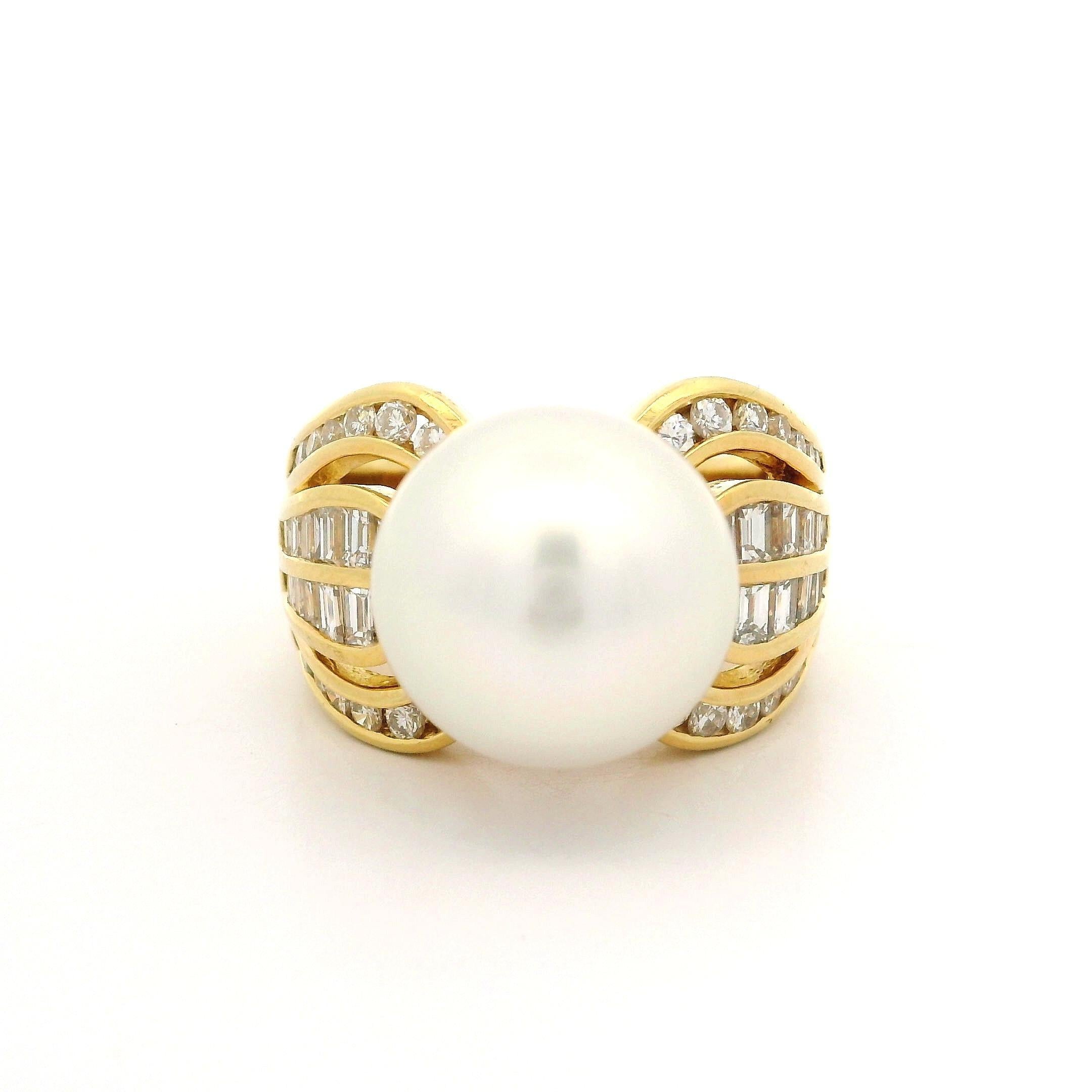 Very Well Made 18k Yellow Gold 12.8mm Pearl w/ 1.47ct Diamond Wide Cocktail Ring For Sale 6