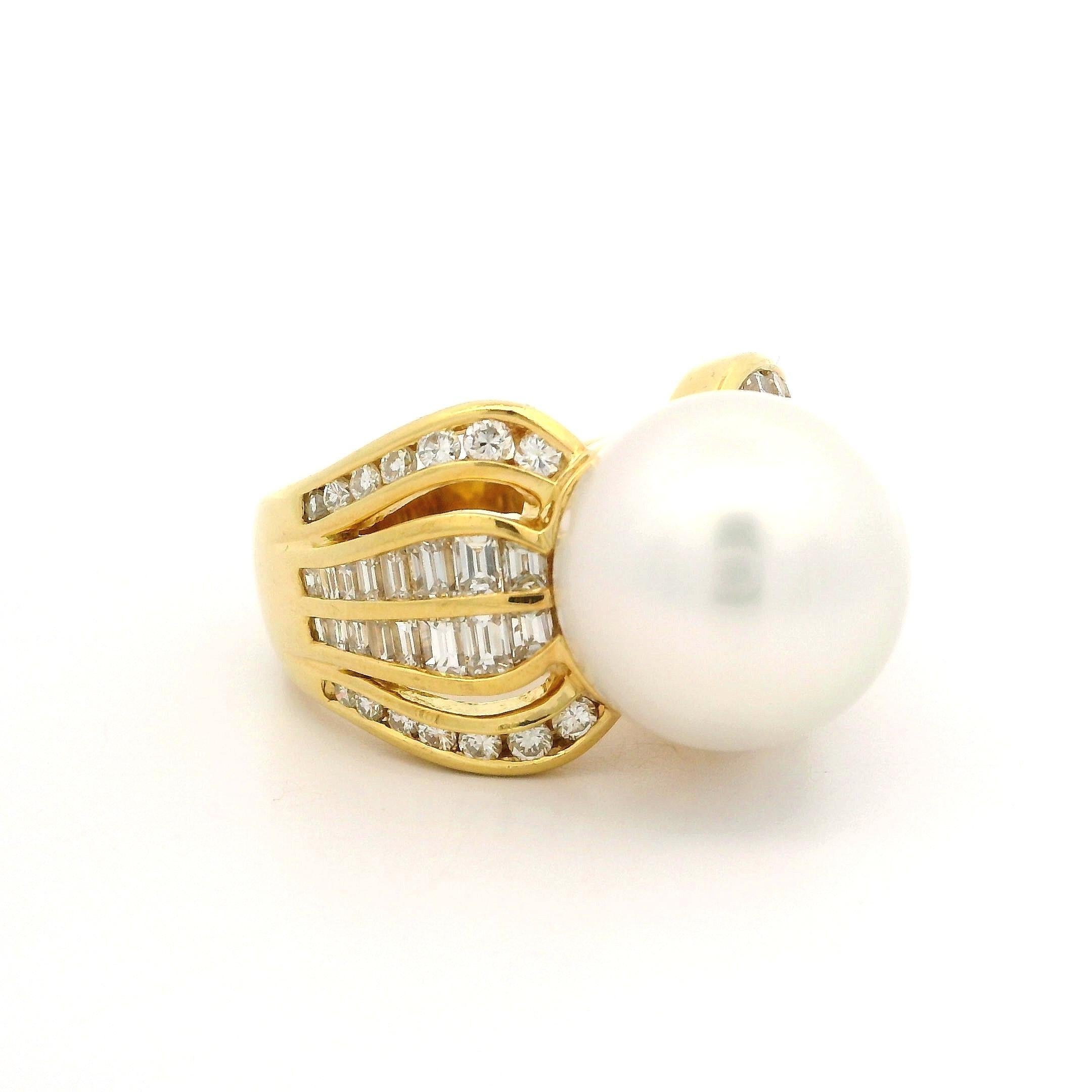 Very Well Made 18k Yellow Gold 12.8mm Pearl w/ 1.47ct Diamond Wide Cocktail Ring For Sale 7