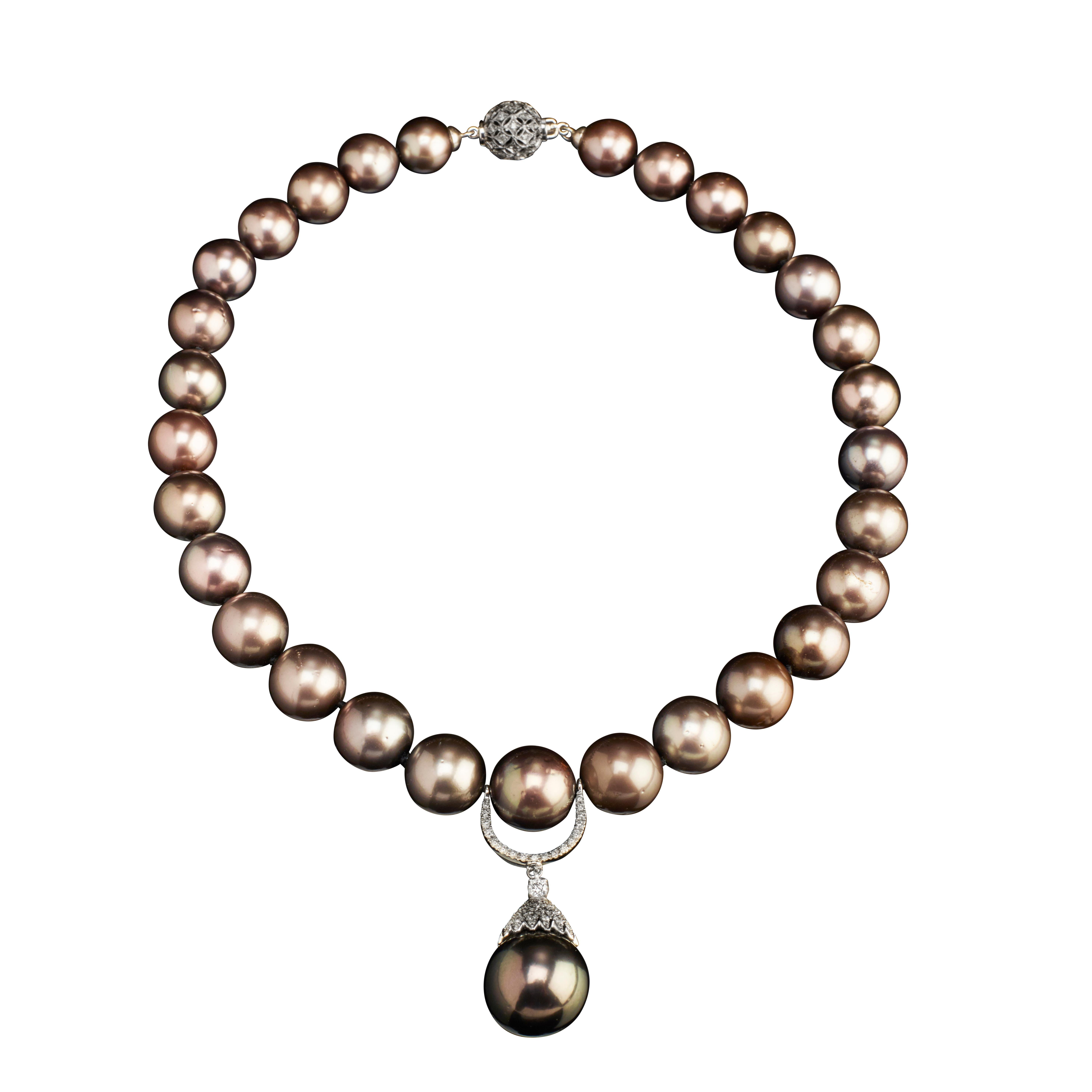 Brilliant Cut Veschetti 18 Karat White Gold Tahiti Pearls Diamond Necklace For Sale