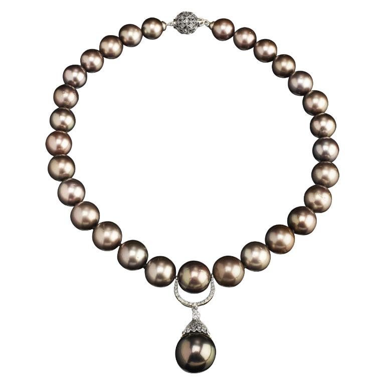Veschetti 18 Karat White Gold Tahiti Pearls Diamond Necklace For Sale