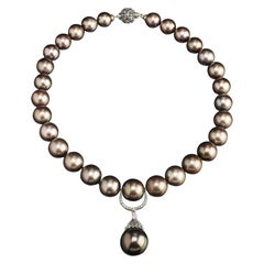 Veschetti 18 Karat White Gold Tahiti Pearls Diamond Necklace