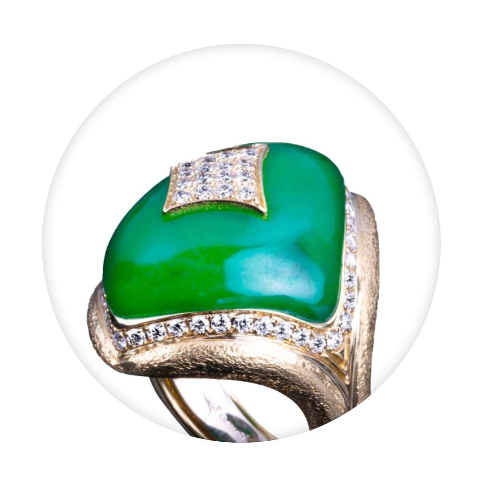 Contemporary Veschetti 18 Karat Yellow Gold, Jade and Diamond Ring