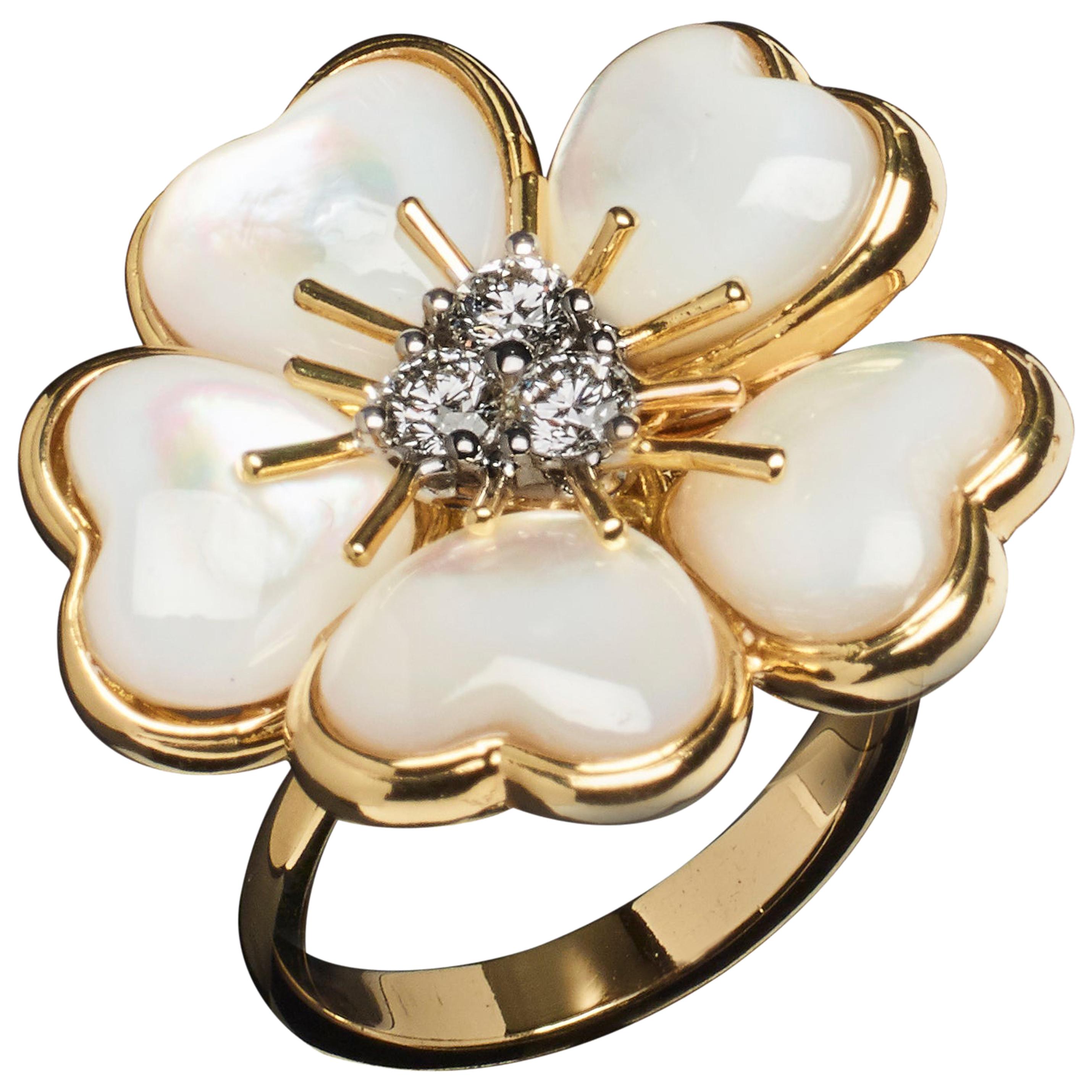 Veschetti 18 Karat Yellow Gold Mother of Pearl Diamond Ring For Sale