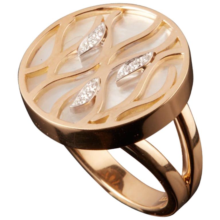 Veschetti 18 Karat Yellow Gold, Mother of Pearl, Diamond Ring For Sale