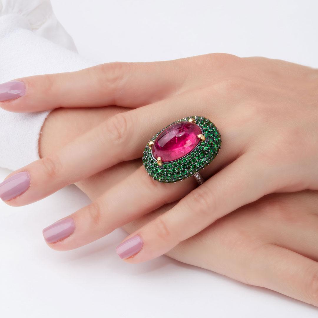 Contemporary Veschetti 18 Karat Yellow Gold Rubelite Tsavorite Diamond Cocktail Ring