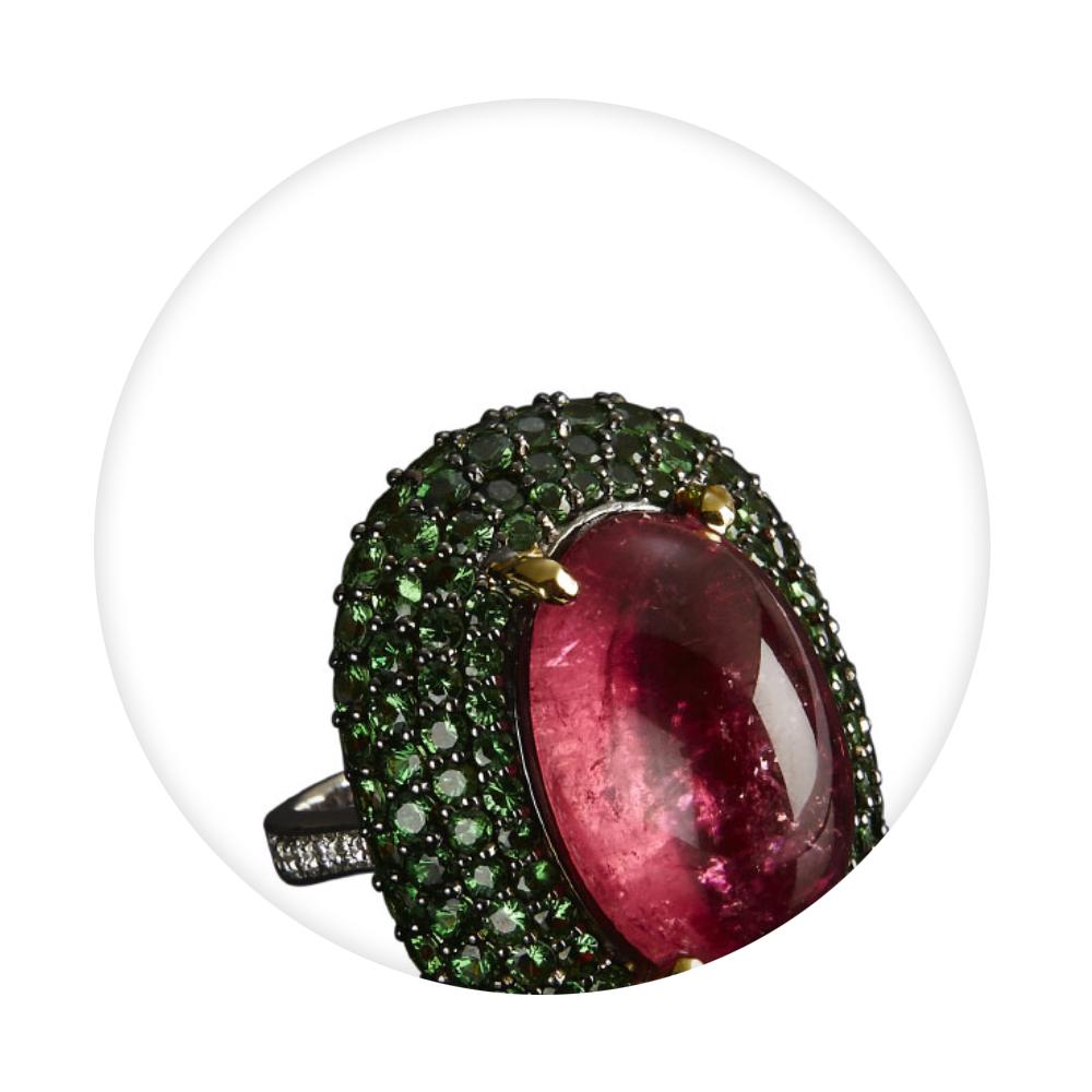The vivid purple Red of the 20,31 carats Rubelite and the vibrant Green of the 8,02 carats Tsavorites are the protagonists of the Ring “Azalea”. Enhanced by 0,25 carats of Brilliant-cut Diamonds, the 18 kt Yellow and White Gold setting embodies the
