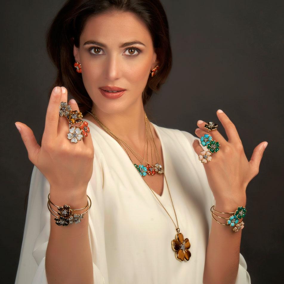 Women's Veschetti 18 Karat Yellow Gold Turquoise Diamond Ring For Sale