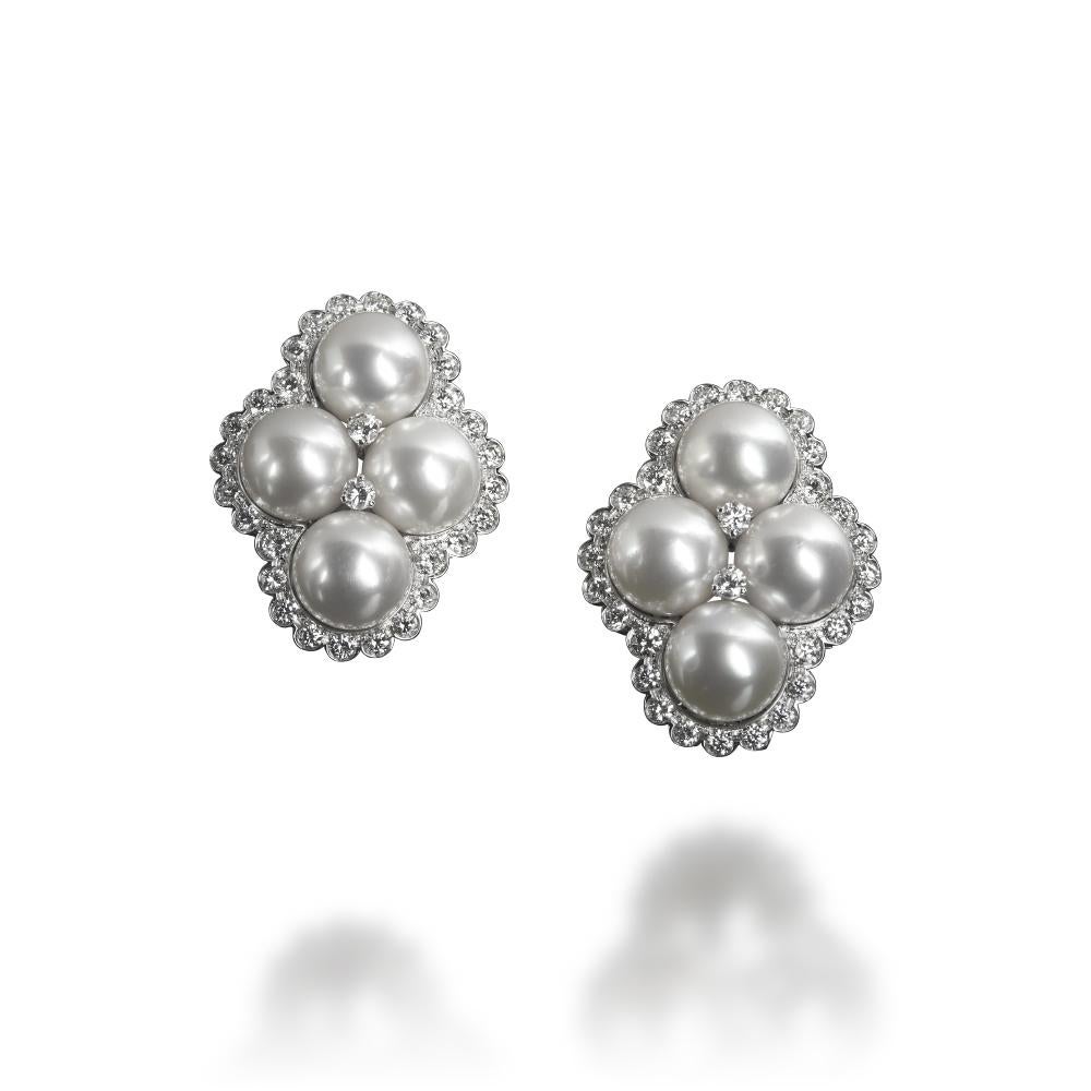 Brilliant Cut Veschetti 18 Kt White and Yellow Gold, Gem Quality Pearl, Diamond Stud Earrings For Sale