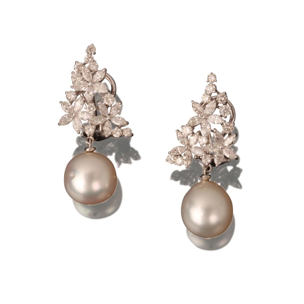 Brilliant Cut Veschetti 18 Kt White Gold, Pearl and Diamond Earrings For Sale
