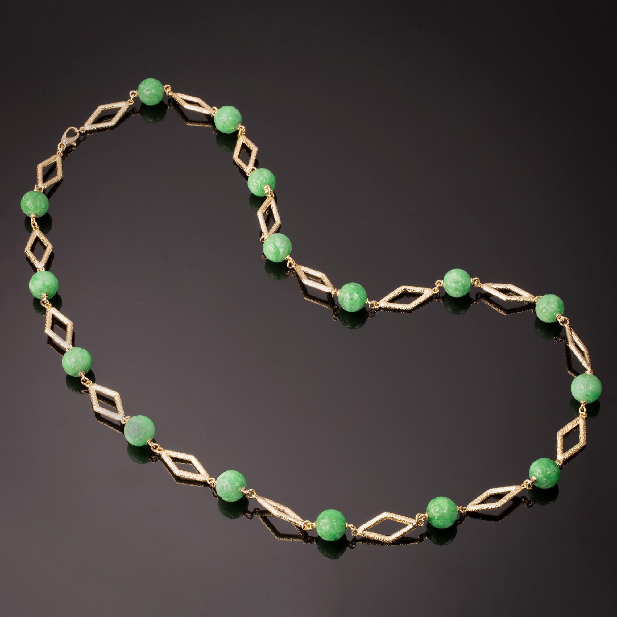 Oval Cut Veschetti 18 Kt Yellow Gold and Burmese Jades Necklace For Sale