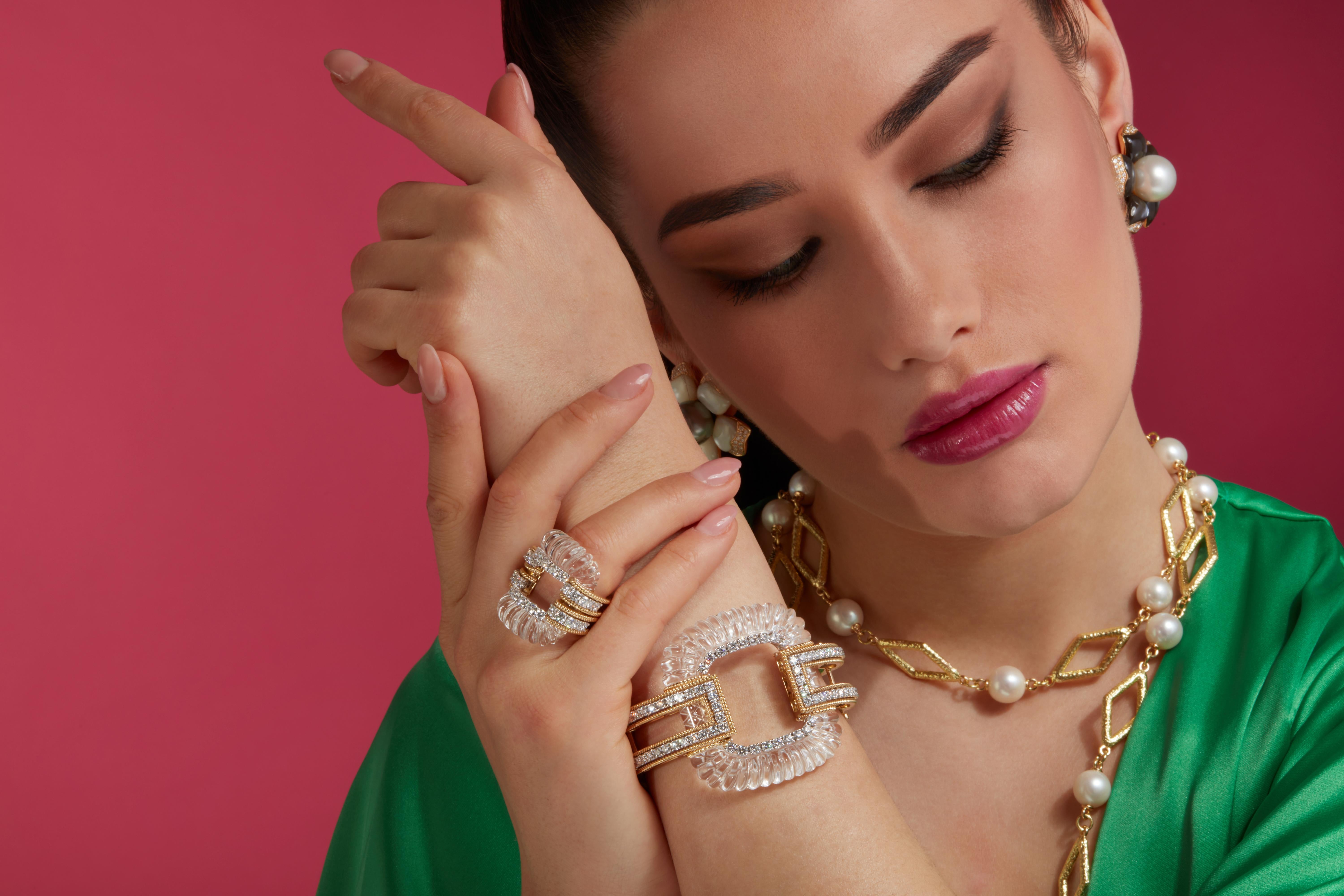 Collier Veschetti en or jaune 18 carats et perles des mers du Sud Pour femmes en vente