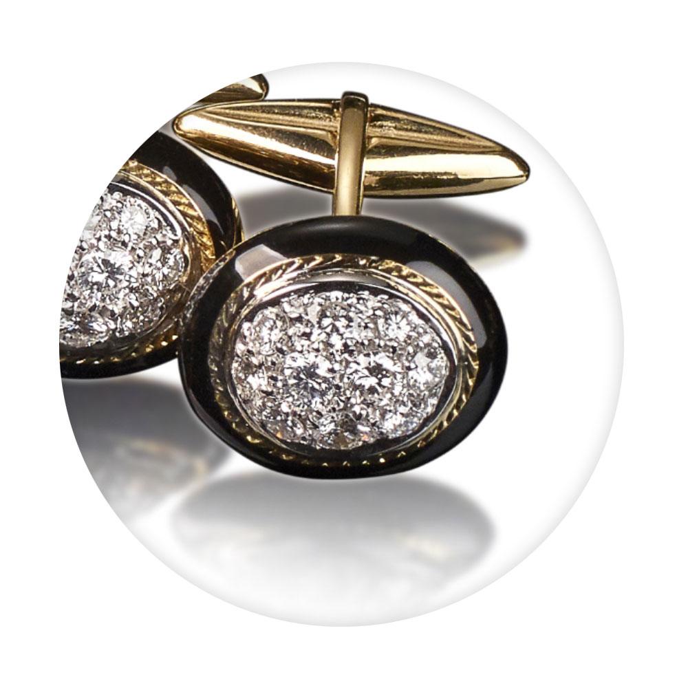 18 Karat Yellow Gold and Black Enamel Cufflinks featuring 1,20 carats of Brilliant-cut Diamonds, G colour, IF-VS clarity.