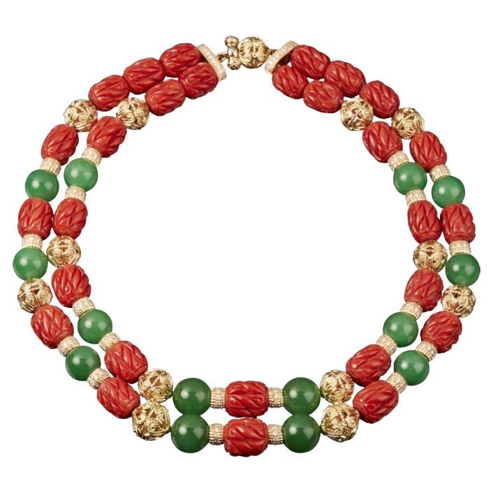 Veschetti-Halskette aus 18 Karat Gelbgold, Koralle, Jades und Diamanten im Angebot