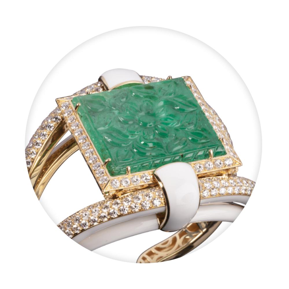 Contemporary Veschetti 18 Kt Yellow Gold Emerald Diamond Bracelet For Sale