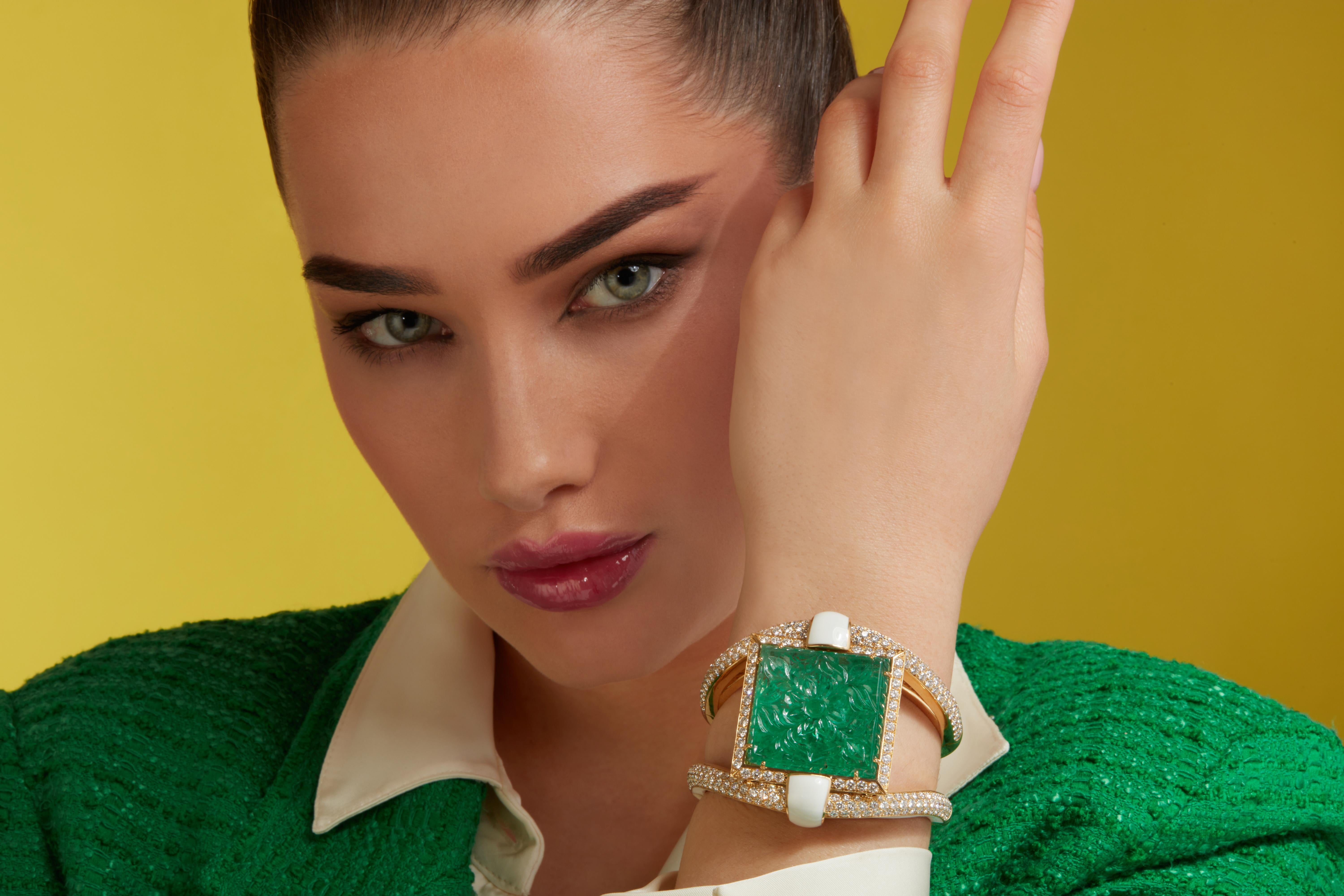 Veschetti 18 Karat Gelbgold Smaragd-Diamant-Armband (Smaragdschliff) im Angebot