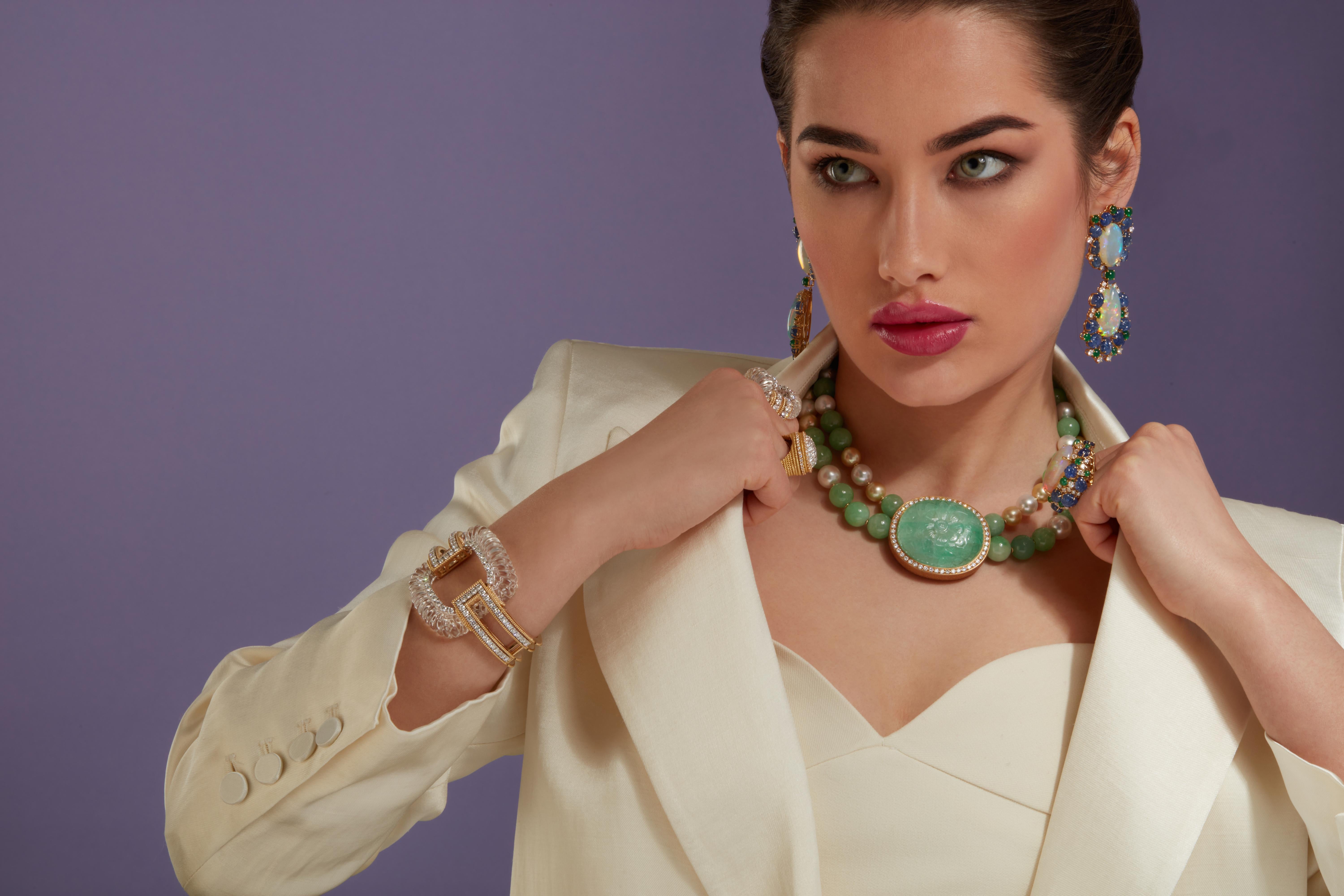 Veschetti-Halskette aus 18 Karat Gelbgold mit Smaragd, Jade, Perle und Diamanten Damen im Angebot