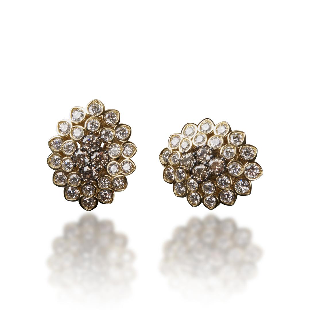 Brilliant Cut Veschetti 18 Kt Yellow Gold, Fancy Yellow Brown and White Diamond Earrings For Sale