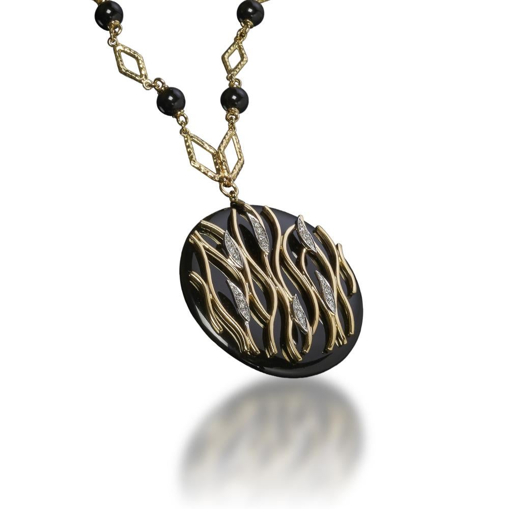 Contemporary Veschetti 18 Kt Yellow Gold, Onyx and Diamonds Necklace For Sale