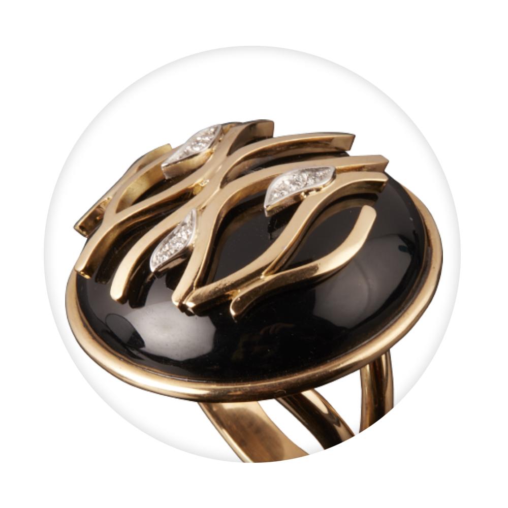 Contemporary Veschetti 18 Kt Yellow Gold, Onyx and Diamonds Ring For Sale