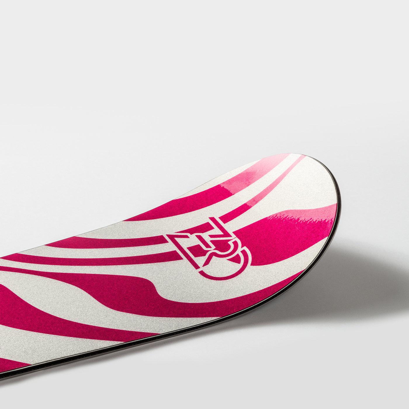 Designed for women, the Vesper skis sport a lively white and pink wavy pattern decorated by hand using metallic paints. The combination of lightwood core, Titanal, and fiberglass guarantees easy and soft skiing, while the side cuts offer flexibility