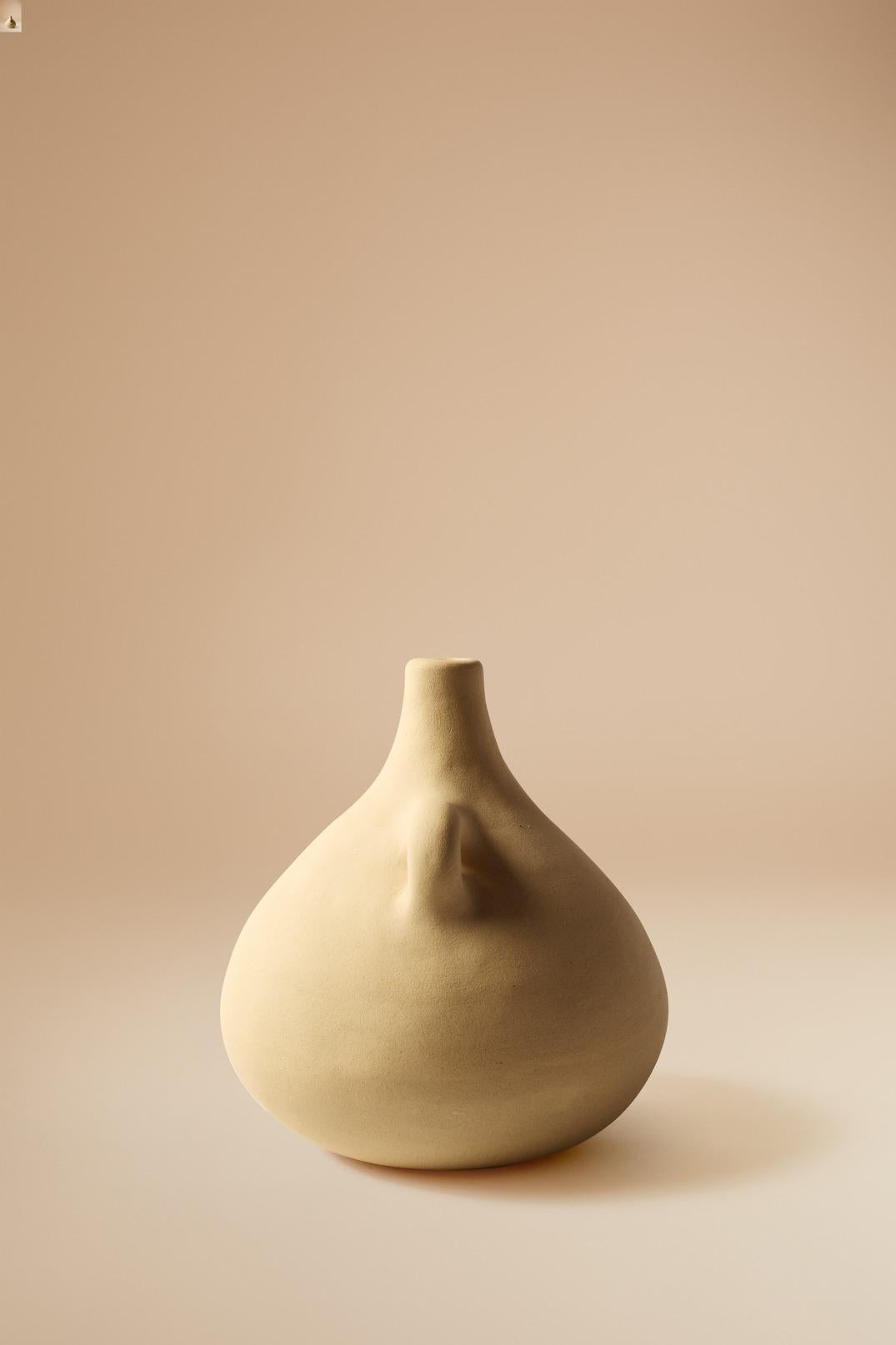 Modern Vessel 01 in Natural Smooth Clay. Handmade by Jade Paton for Lemon For Sale