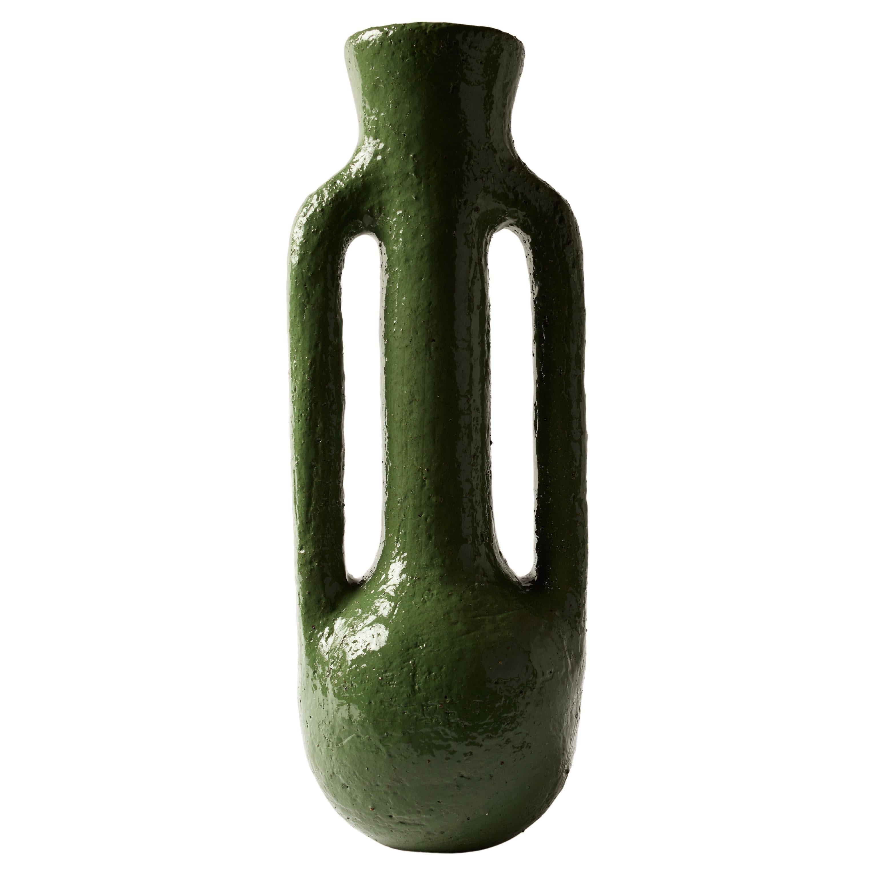 Vase 02 en argile de grès texturée. Fabriqué à la main par Jade Paton pour Lemon en vente