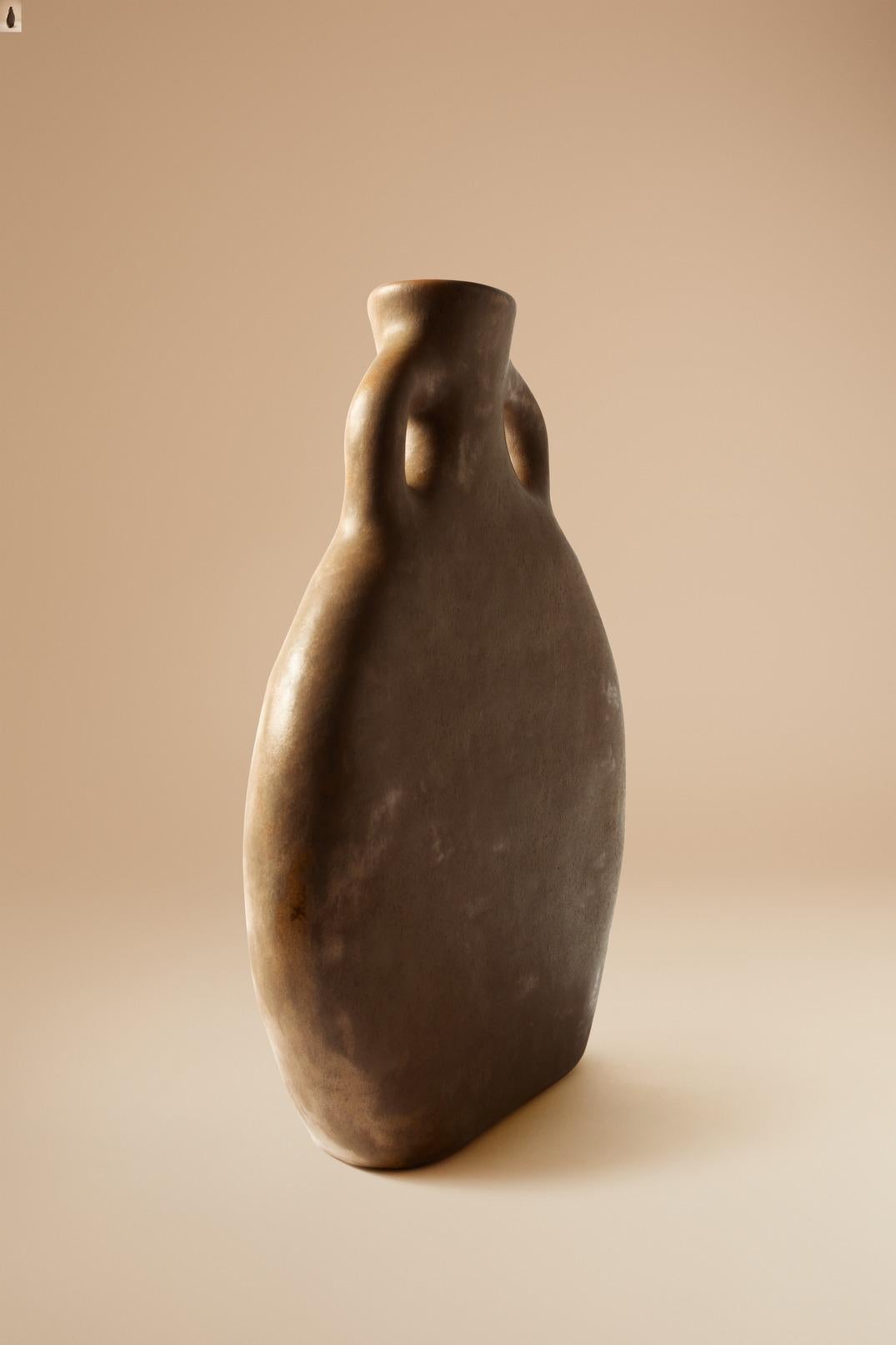 Modern Vessel 03 in Smooth Stoneware Clay. Handmade by Jade Paton for Lemon For Sale