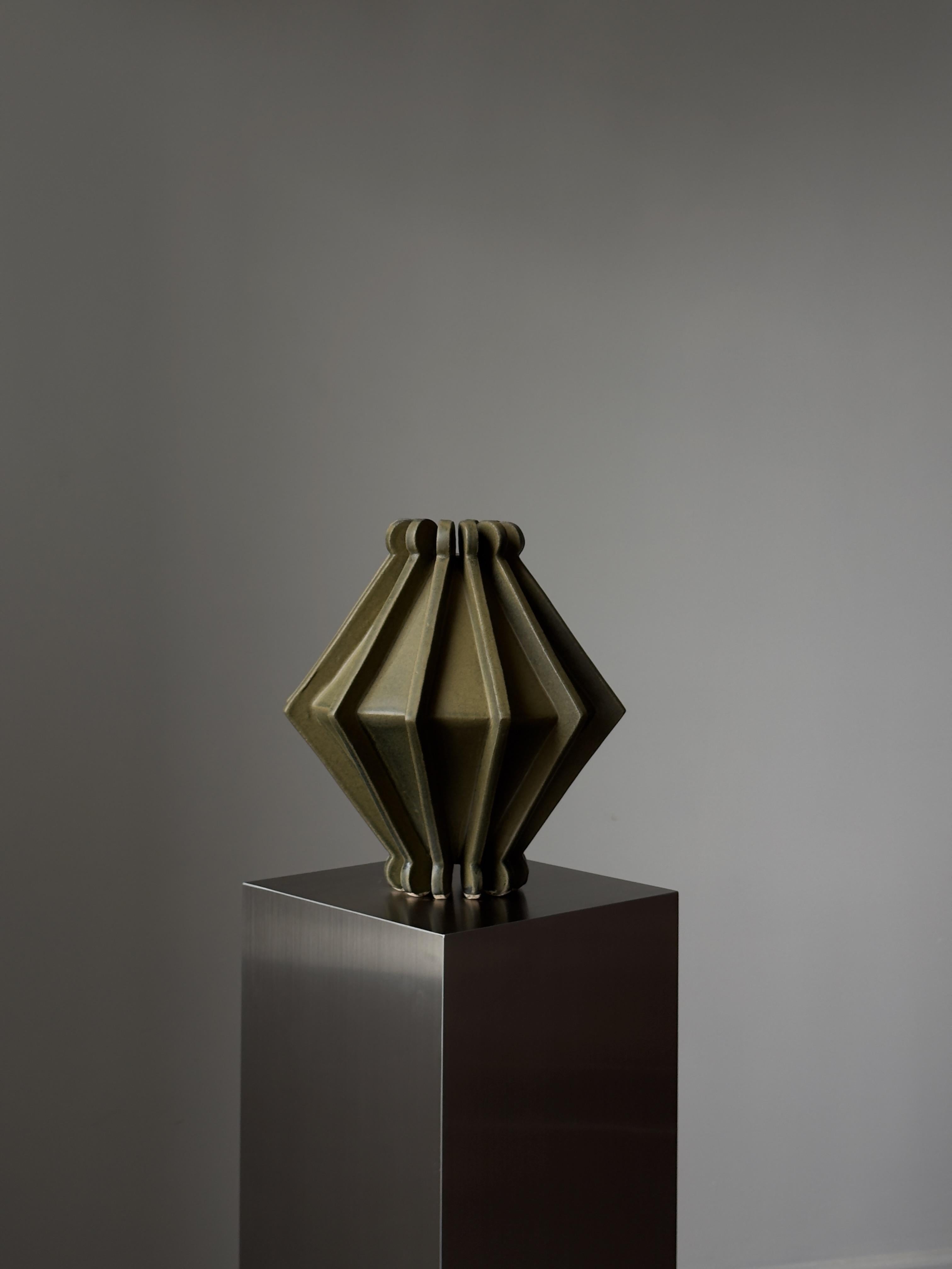 Americano Vaso No. VII in bronzo invecchiato in vendita