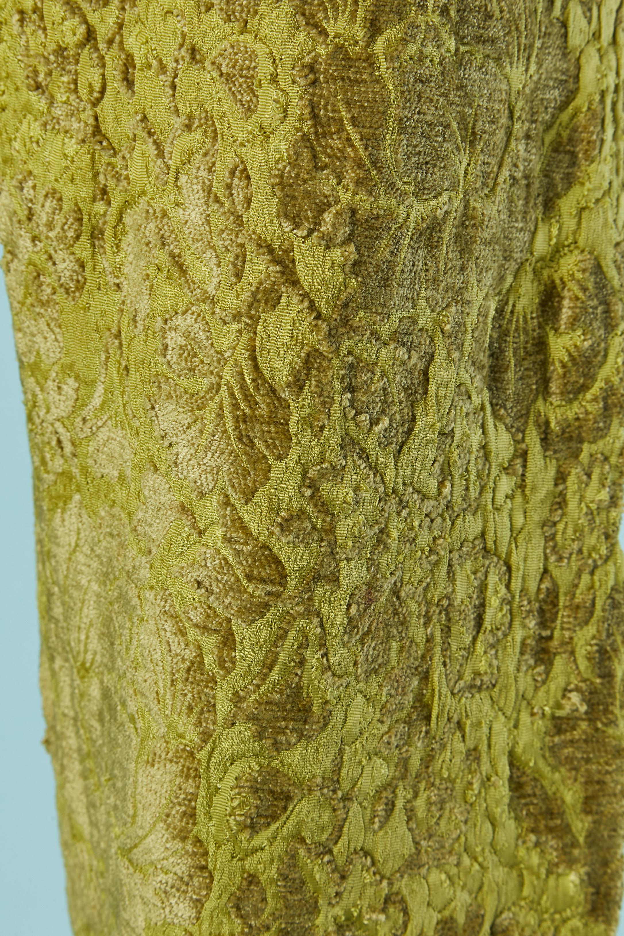 Vest and trouser in damask velvet ensemble PIERRE BALMAIN IVOIRE Circa 1970's For Sale 2