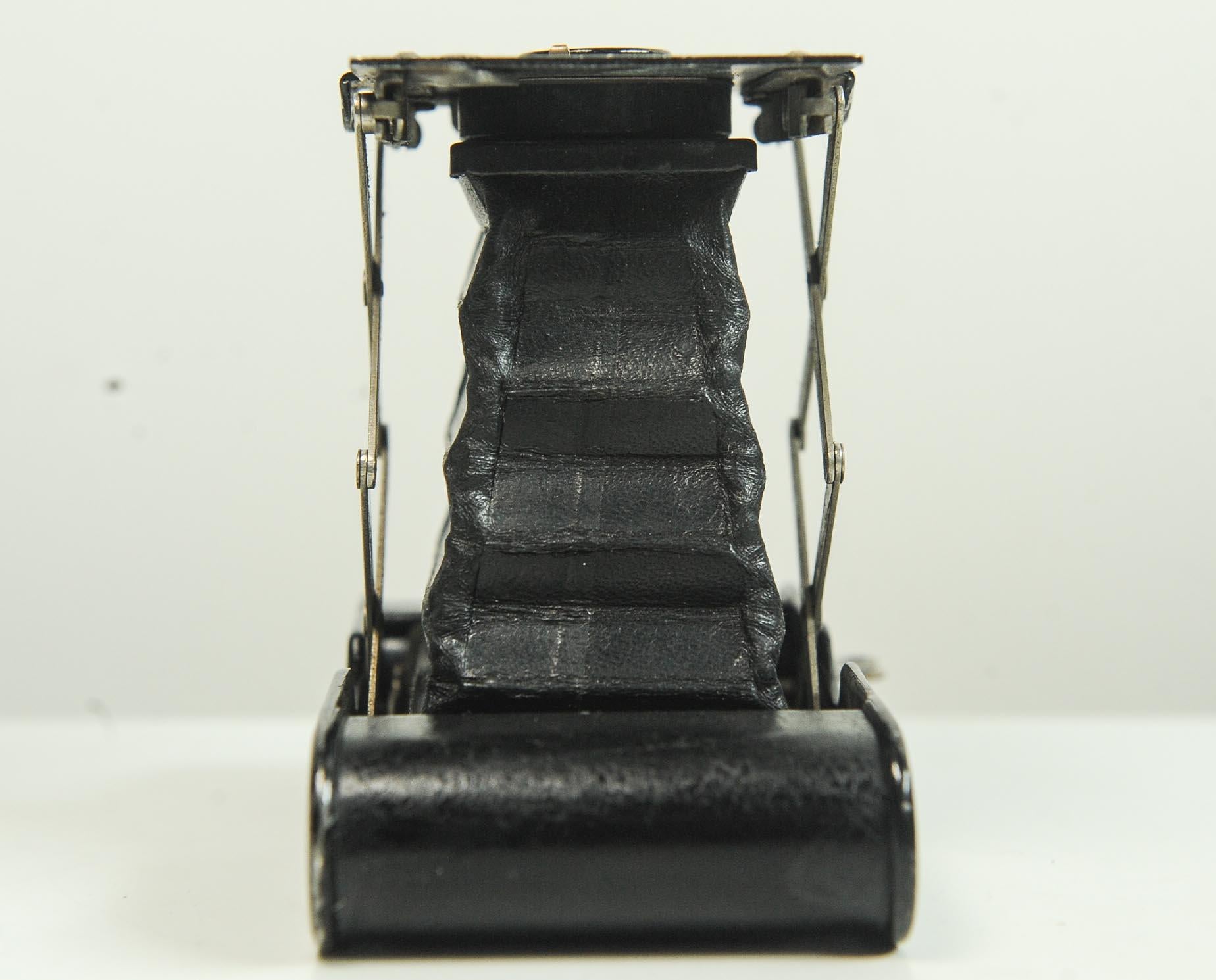 Westentasche Kodak Strebe Klappbare Rollfilm Mittelformatkamera 1912-1934 (Metall) im Angebot