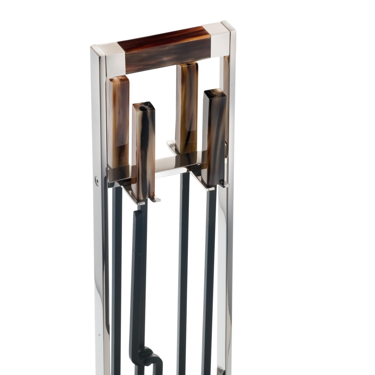 Defined by straight lines and aesthetic lightness, the Vesta tool set has all you need to maintain your fireplace crackling and neat with maximum style and functionality. An elegant stand in stainless steel houses a practical shovel, poker, brush