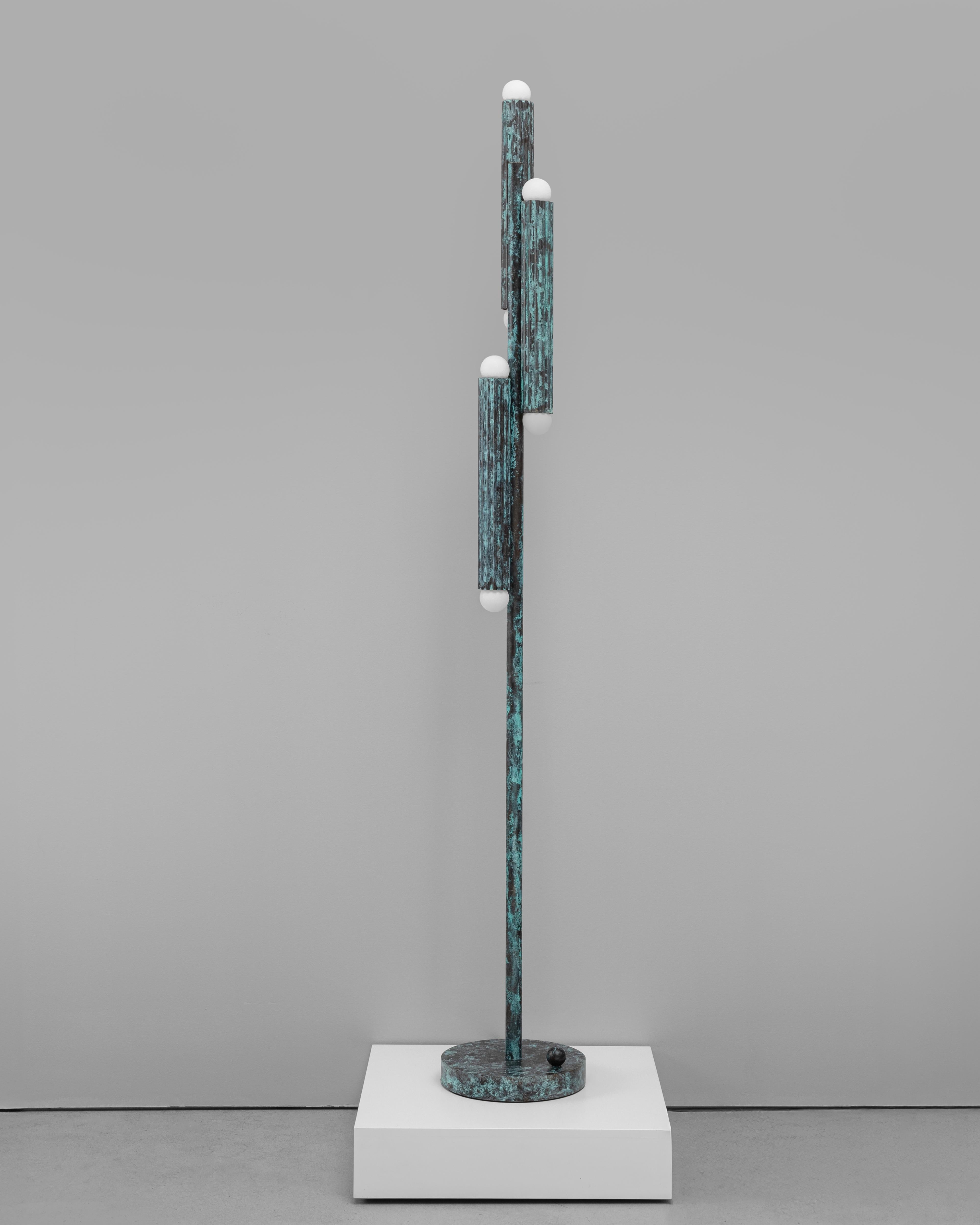 Vesta Floor Lamp (Industriell) im Angebot