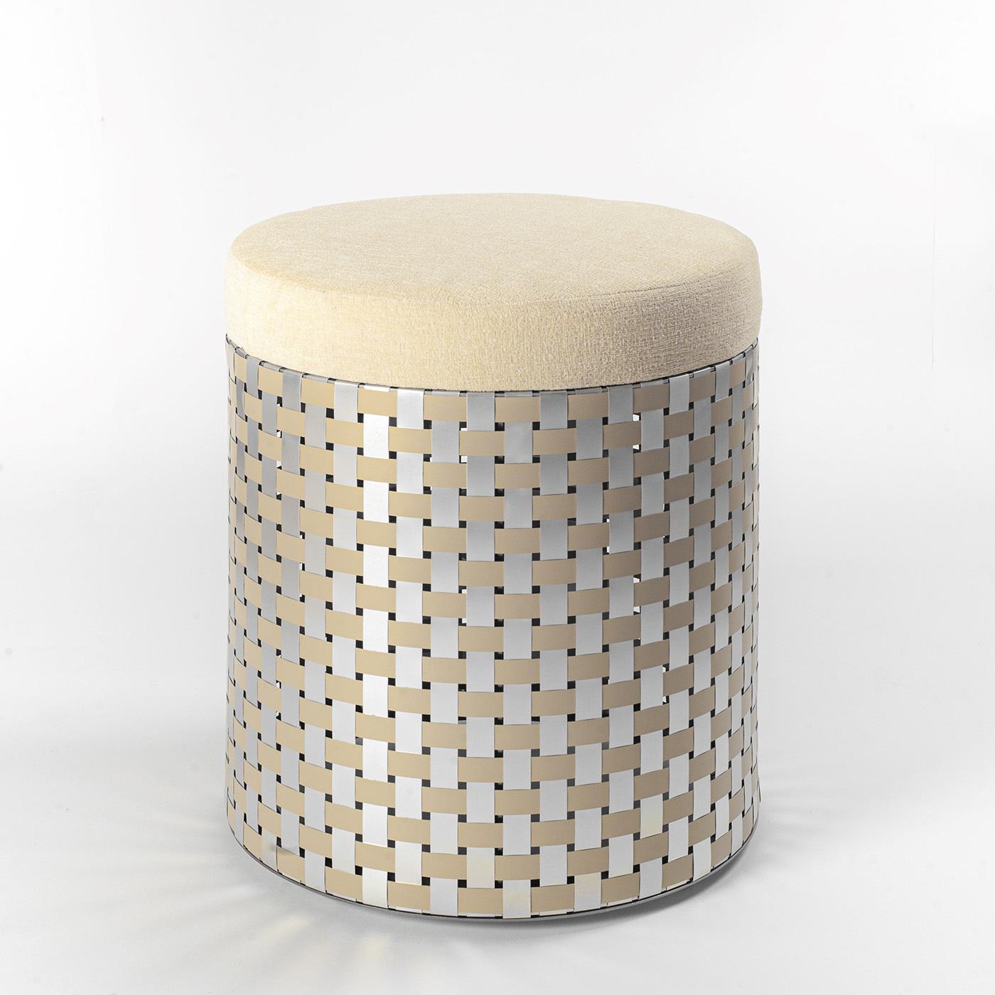 Vesta Optical Gold Pouf In New Condition For Sale In Milan, IT