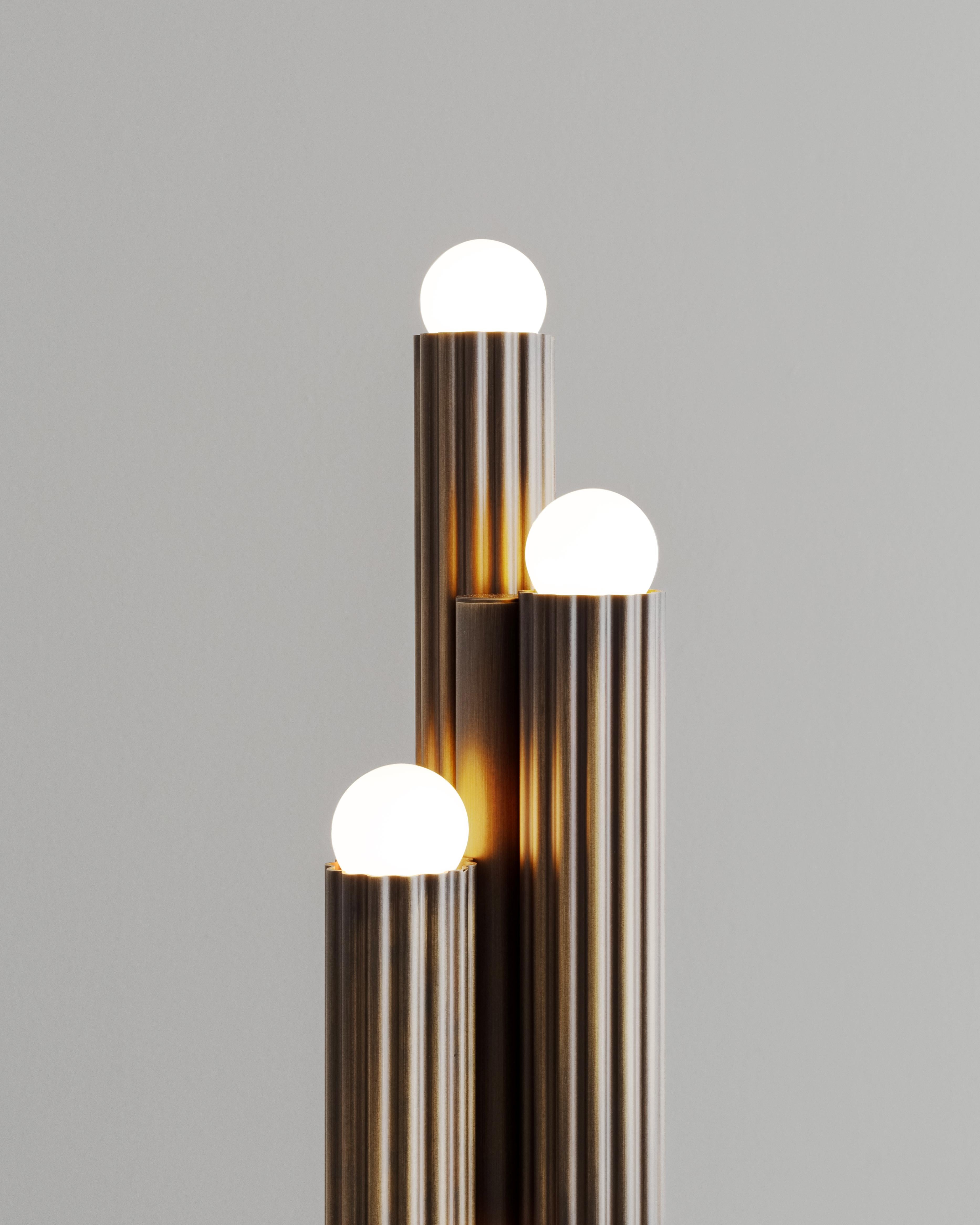 Vesta Table Lamp im Angebot 3