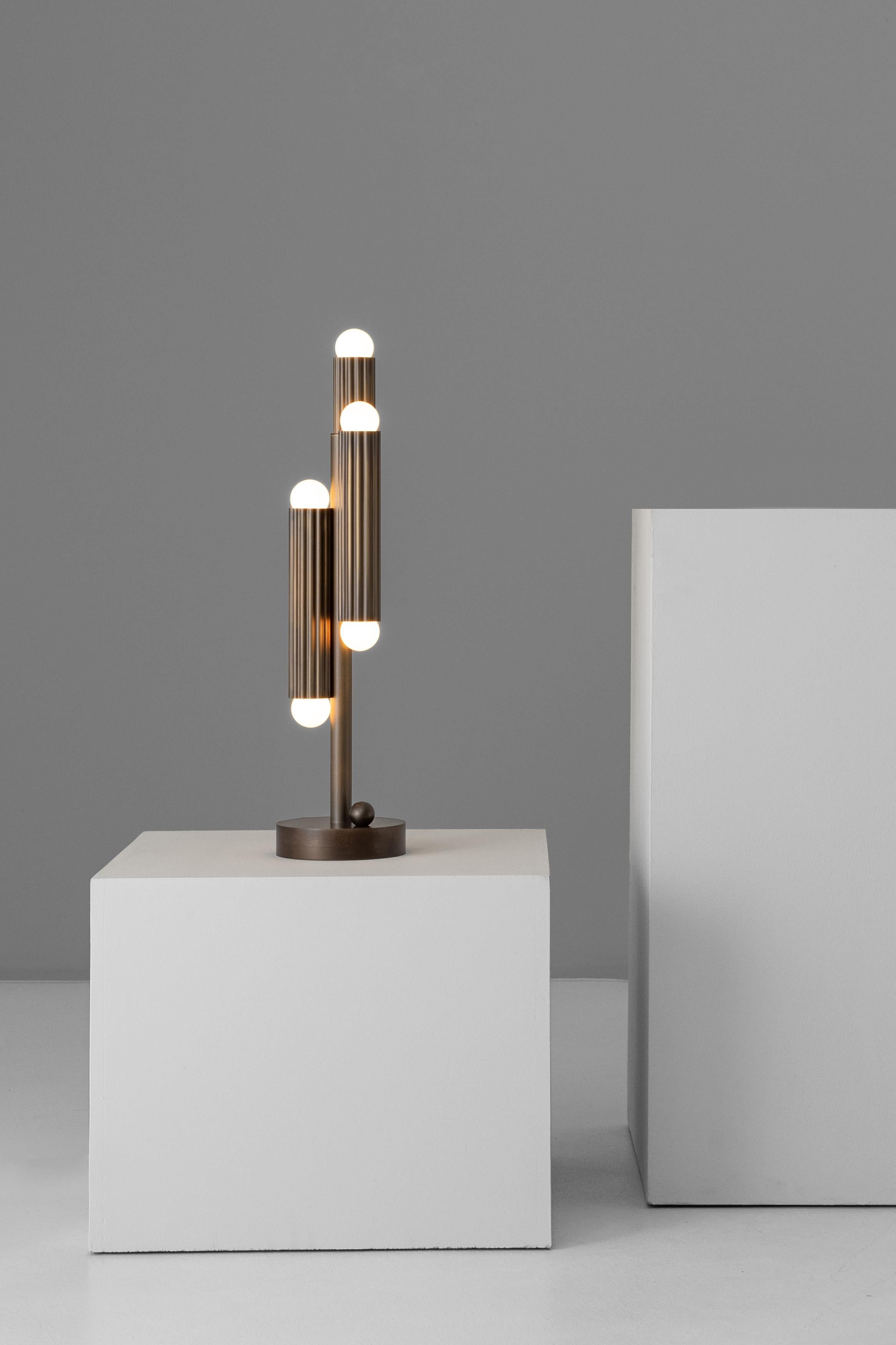 Vesta Table Lamp (Europäisch) im Angebot