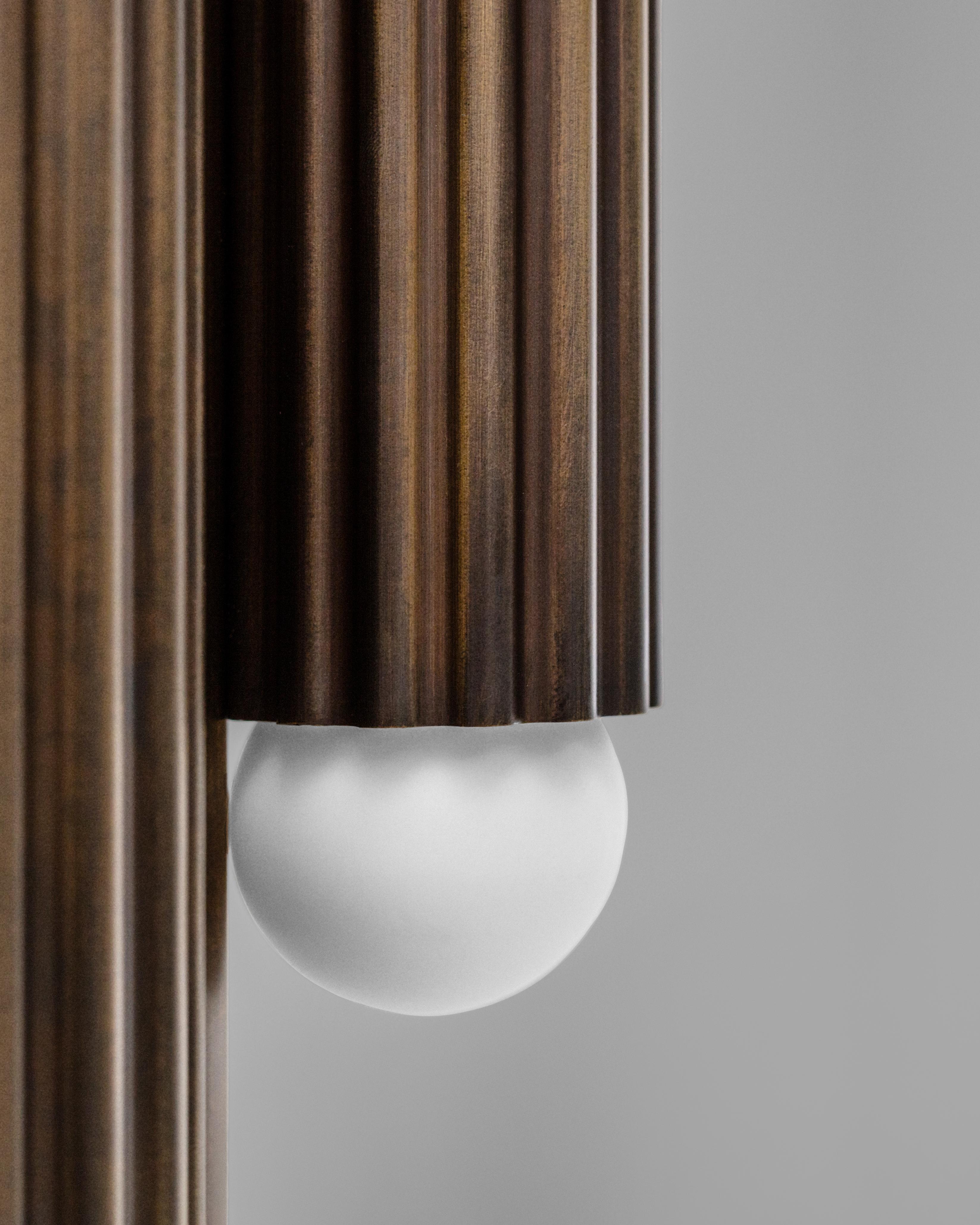 Vesta Table Lamp (Messing) im Angebot