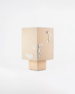 Vestale-Tischlampe aus Eisen, besticktem Satin, handgeformtem, verziertem, verziertem Porzellan